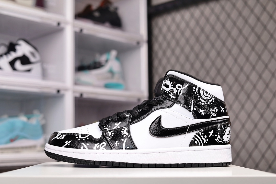 H0 公司级 Air Jordan 1 Mid SE AJ1乔丹中帮篮球鞋 黑白涂鸦原装原模大底 全鞋原厂定制皮料，手感细腻正确折边工艺 完美细节诠释