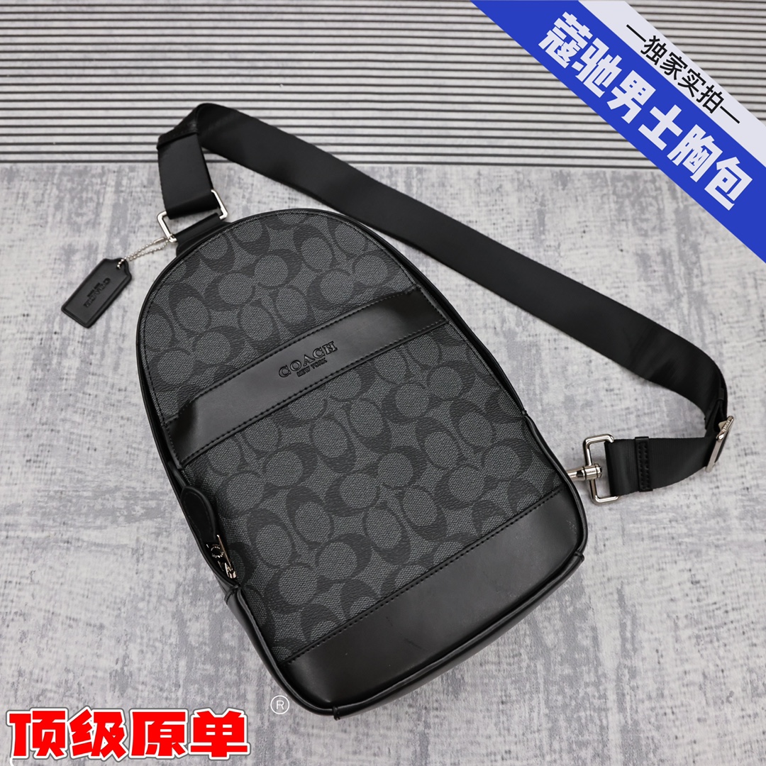 蔻驰胸包💰230 原单品质 胸包是现在所有潮流人士必备的时尚单品,背面采用高透气网状设计,即便炎炎夏日也可以很清爽,内部空间设计简单,各种证件可以放在里面夹层,容量非常可观。 规格:38*23*9cm