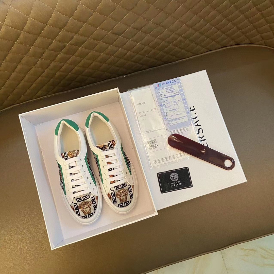 I5  高品质😍 欧美大师设计简洁高档大气，专柜品质值得信赖，面料进口顶级牛皮 。😍 羊皮内里🐑 做工精细，专柜原版大底，上脚舒适百搭，潮男乐福专属定制，小 麦昆 Alexander McQueen  适合司机户外行车🚗 休闲鞋系列之首 男鞋