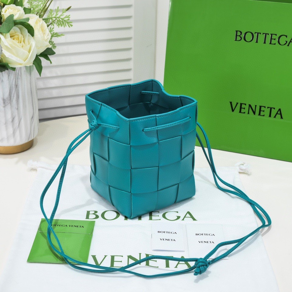 Bottega Veneta Bucket Bags Blue Weave Unisex