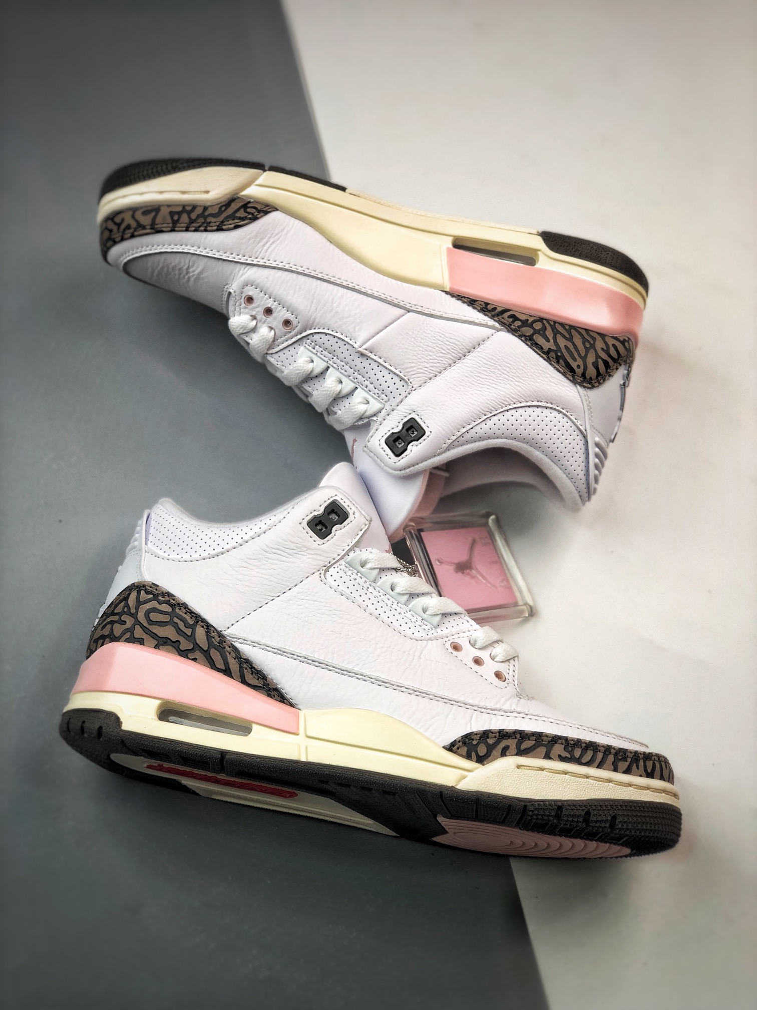 380 Air Jordan 3 Retro ”Dark Mocha” 乔3樱花白棕粉配色 CK9246-102