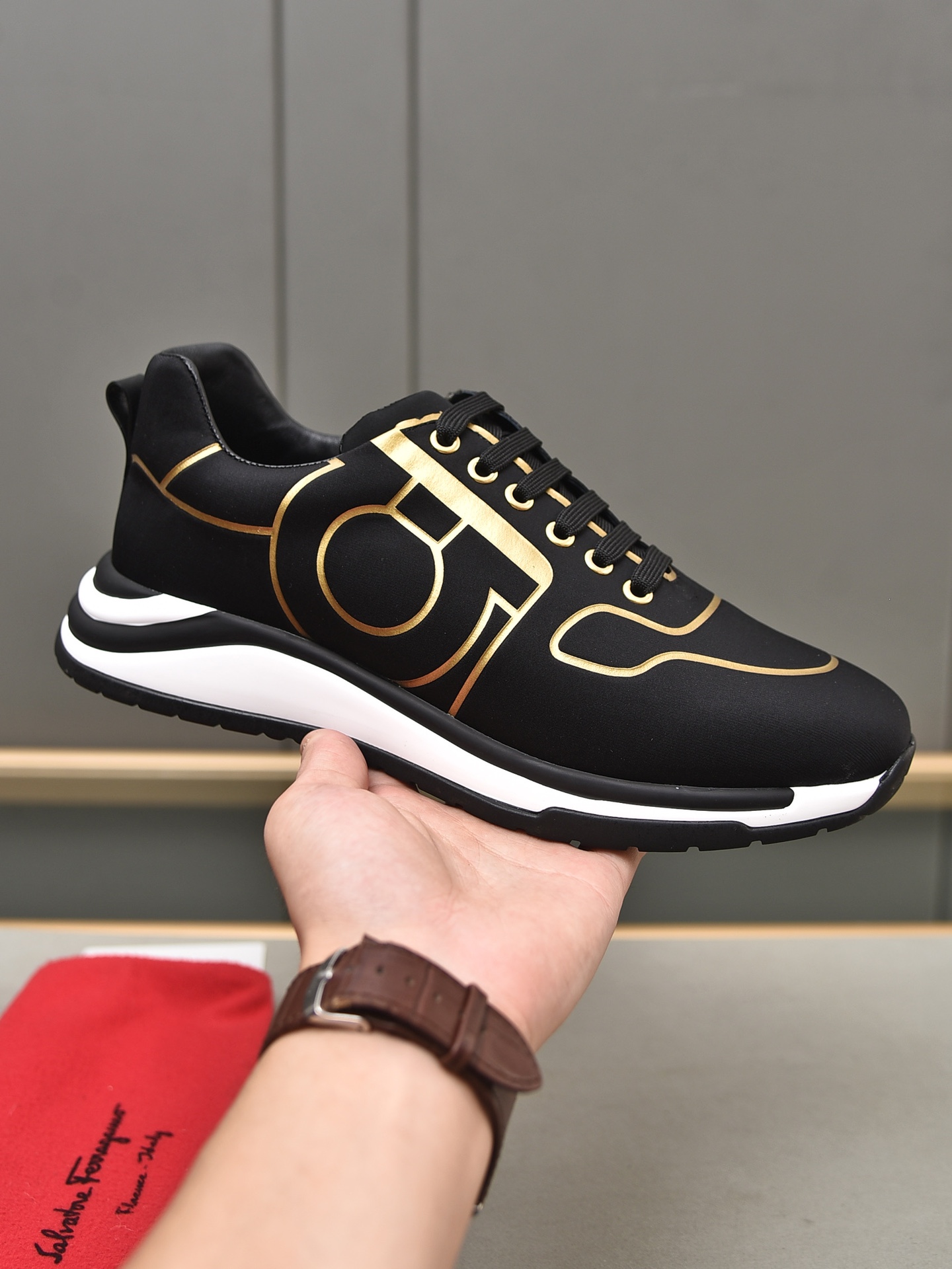 I5 品牌：菲拉格慕Ferragmo