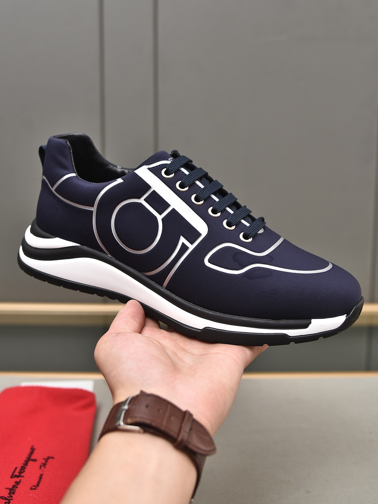 I5 品牌：菲拉格慕Ferragmo