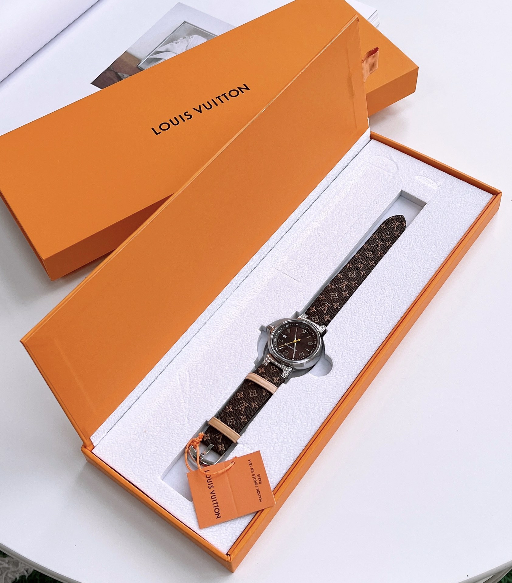 Часы Louis Vuitton