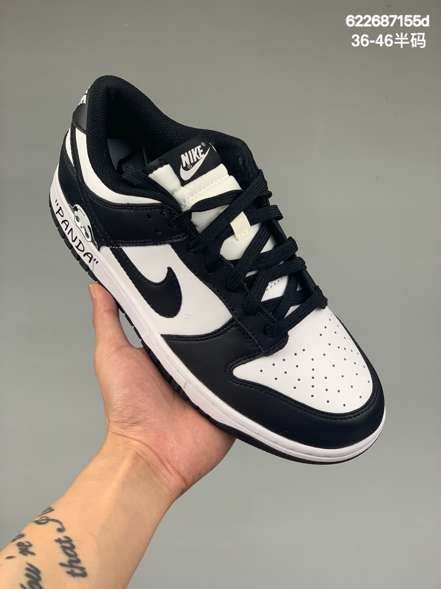 本地
Nike Dunk Low Retro Panda 定制熊猫改良版的Dunk SB加厚了鞋舌的填充，使舒适性大大提升，同时也更方便穿脱；中底部分则加入了脚感柔软舒适Zoom Air气垫，有效吸收滑板等极限运动在落地时带来的冲击力，为街头运动者们提供更好的保护。货号：DD1503-101Size：36 36.5 37.5 38 38.5 39 40 40.5 41 42 42.5 43 44 45 46
编码：622687155d