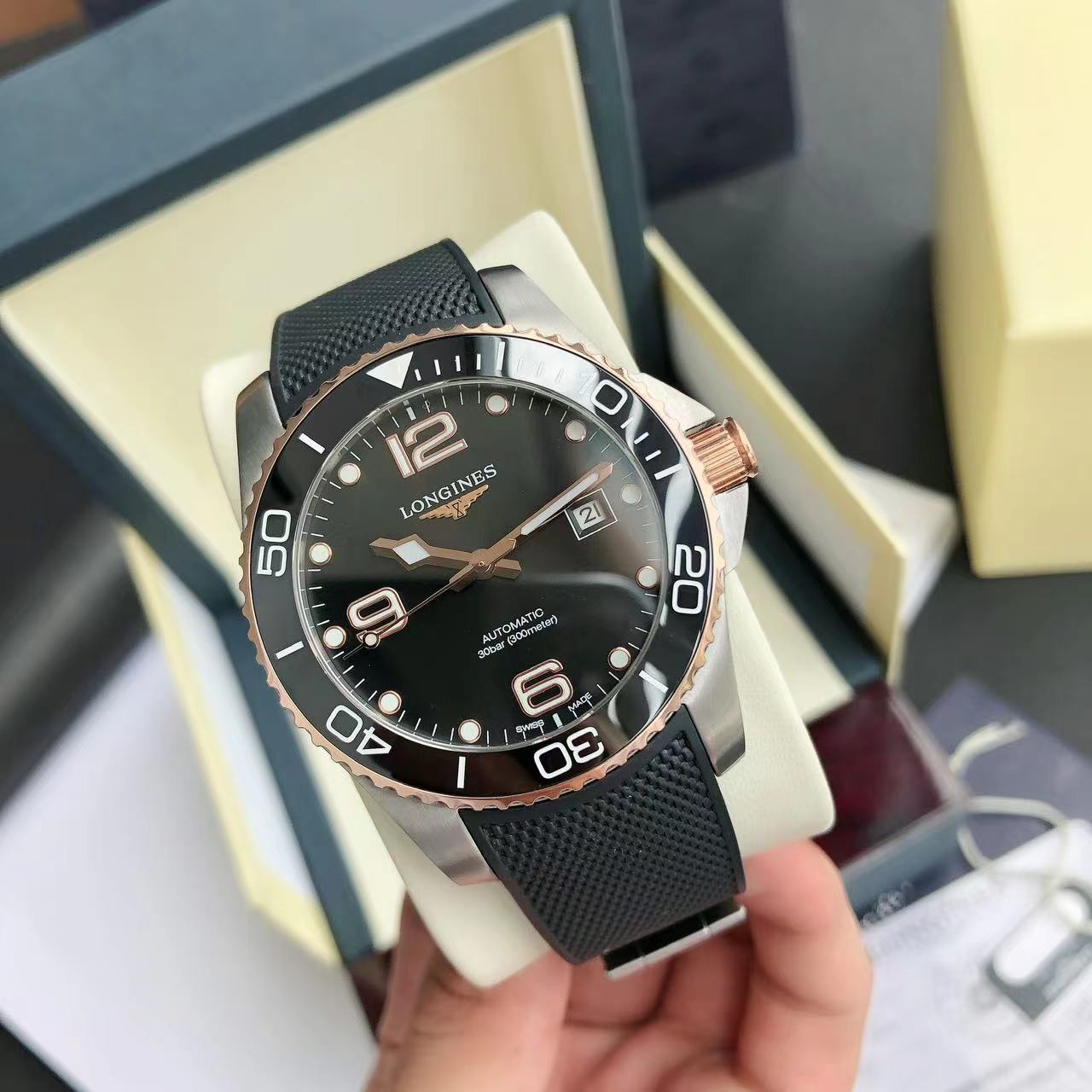 NO:145866,GD quality control, upgraded version of Comcas is coming - upgrade without price increase, slightly adjusted [witness] [Fashion and sports, affordable] Watch first recommended for 10,000 yuan, also known as the Waves Water Ghost - Classic Comcas series men's watch. It gives more fashion elements to make classic styles younger, with clear scales more convenient for underwater reading. GD factory pursues reproduction to the maximum extent and insists on the excellent performance of Citizen movement [Movement] equipped with GD focus and 0 rework, a new original Citizen fully automatic mechanical movement, accurate time, excellent performance, and a power reserve of up to 48 hours, slightly better than the original [Case] ​​316L stainless steel case  With the original synchronous chronograph ring, it perfectly presents the same curve and luster as the original, and the scratch-resistant sapphire glass mirror. The exquisite workmanship perfectly adheres to the original diving performance [literal] is filled with exclusive luminous powder, and the scale details are synchronized with authentic [string] 316L stainless steel bracelet is equipped with the same level of the entire network. Please be sure of the exclusive quality of GD production.19860909GD品控,升级版康卡斯来袭——升级不加价,略幅调整[机智]【时尚运动 亲民低廉】腕表万元级首荐款,又称浪情水鬼——经典康卡斯系列男士腕表 他赋予更多的时尚元素,让经典款式更年轻化,刻度清晰更便于水下读时,GD厂以最大限度的追求复刻,坚持西铁城机芯优良性能【机芯】搭载GD专注而制0返修、全新原装西铁城全自动机械机芯,走时精准,性能优异,动力储备高达48小时,略胜原装【表壳】316L精钢表壳 配以原装同步计时圈口,完美呈现与原版一致的弧度、光泽,防刮蓝宝石玻璃镜面,精致的做工完美秉承原装的潜水性能【字面】采用独家夜光粉填充,刻度细节同步正品【表带】316L精钢表链配以全网同级别独家原装三折式安全表扣 请认准GD出品独家品质,,Watch
