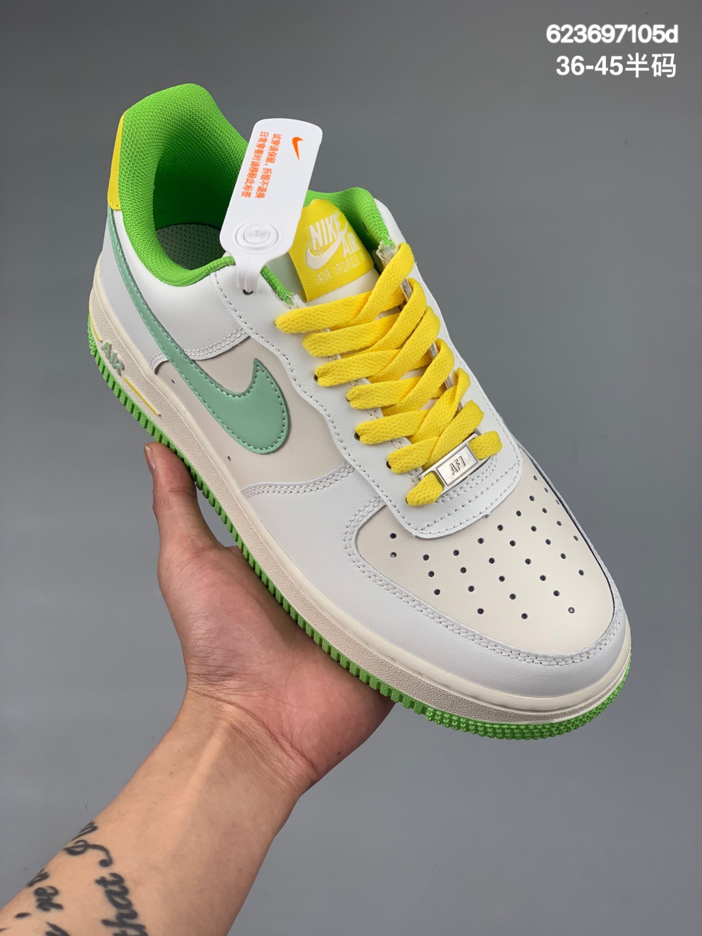 本地
 Nike Air Force 1 ’07 白绿 空军一号低帮百搭休闲运动板鞋。柔软、弹性十足的缓震性能和出色的中底设计，横跨复古与现代的外型结合，造就出风靡全球三十多年的Force 1，直到今天还深受青睐。
官方货号：CW3388-201
PCSIZE：36 36.5 37.5 38 38.5 39 40 40.5 41 42 42.5 43 44 45
编码：623697105d