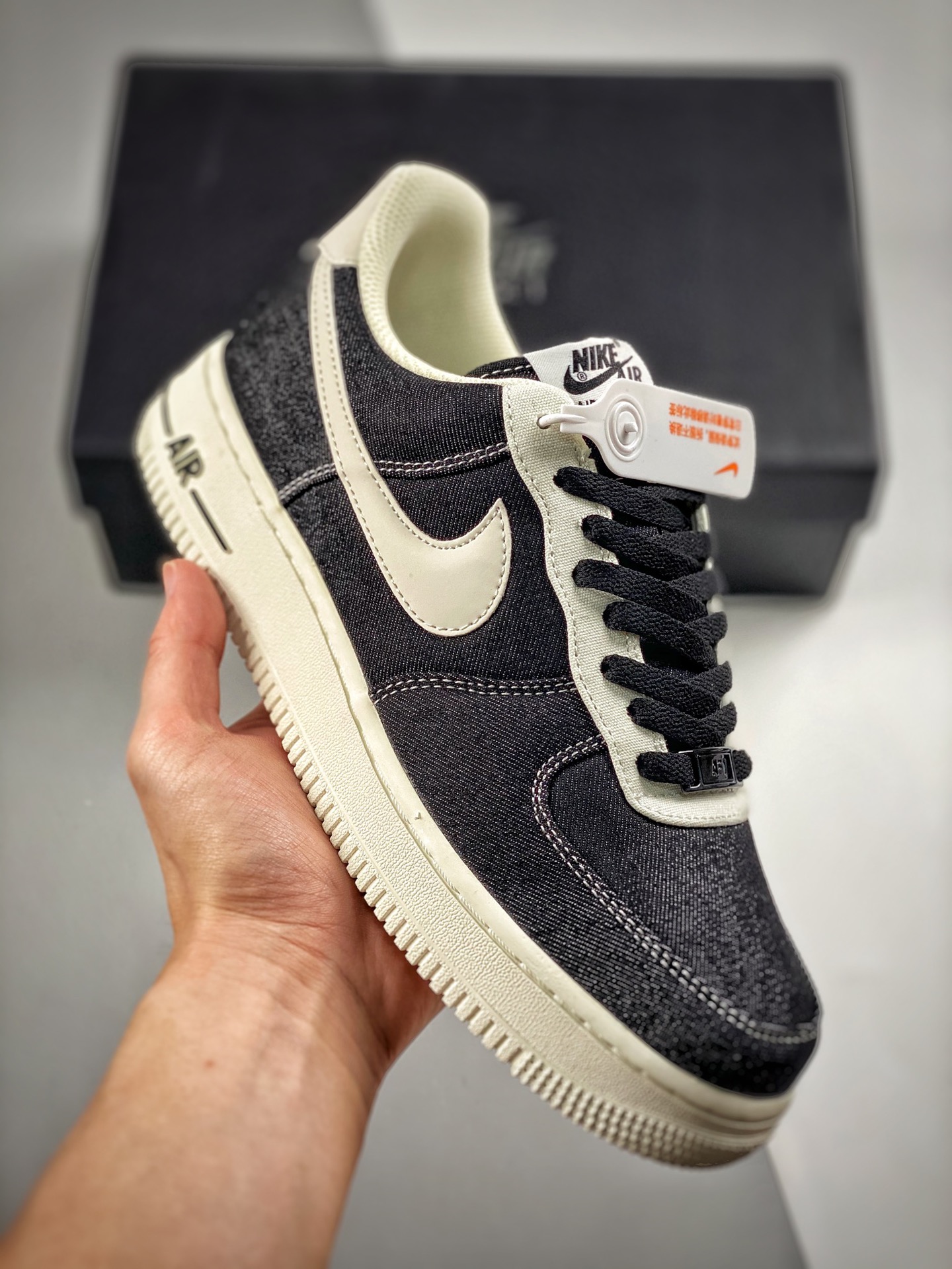 -3 NIke Air Force 1 '07 黑色牛仔 空军一号低帮休闲板鞋 进口牛筋布 原楦头原纸板 纯正空军版型 定制鞋盒 全掌内置全掌气垫 原厂中底钢印 拉帮完美 Size：DG2296-001 SIZE：36 36.5 37.5…