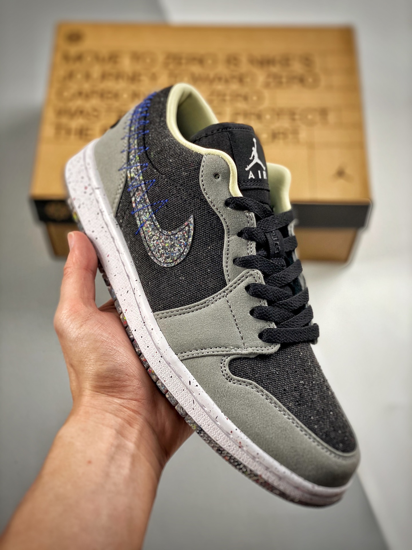 -4 过验版 Air Jordan 1 Low 灰蓝黑 缝线 AJ1乔1低帮休闲板鞋 同步官方配色 市场唯一独家头层皮打造 原鞋原档案开发 原厂皮料 原档冲孔鞋头 正确满胶鞋垫 四线拉帮 原厂织唛标 鞋舌高弹海绵填 货号：DM4657 0…