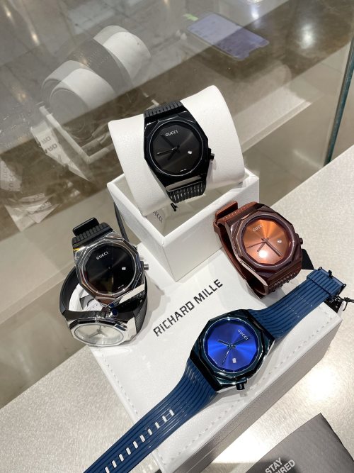 Gucci 41mm Men's Watch with Quartz Movement and Waterproof Rubber Strap 1 Gucci 41mm Men's Watch with Quartz Movement and Waterproof Rubber Strap