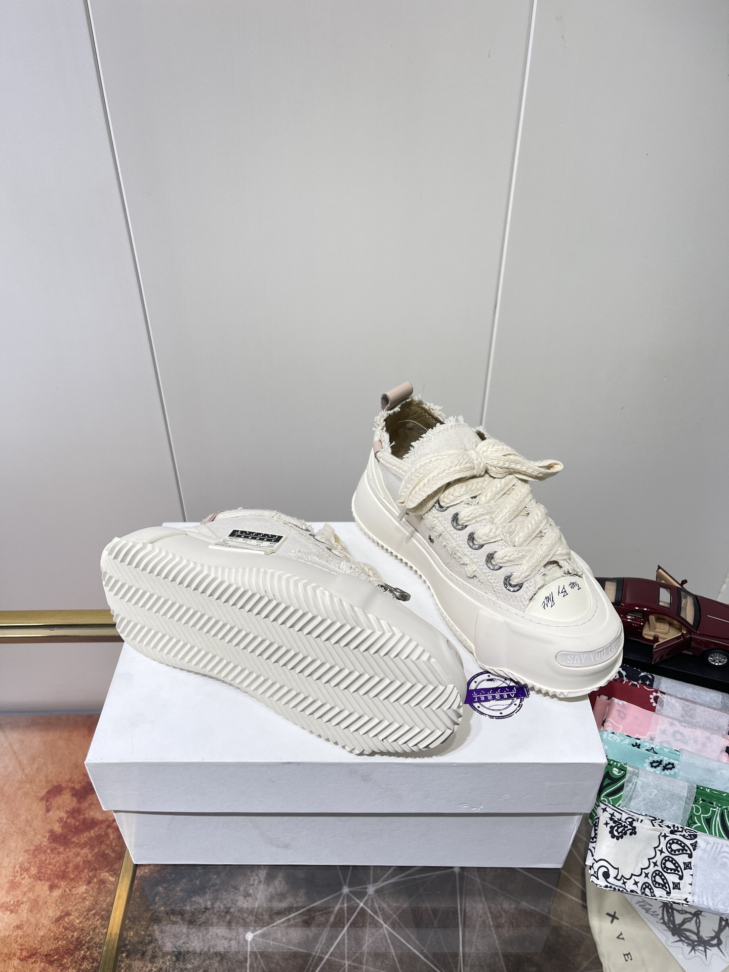 Xvesel-SmileRepublic Autumn 2022 Shoe Collection: Unique Design and High-Quality Materials - 图片 7