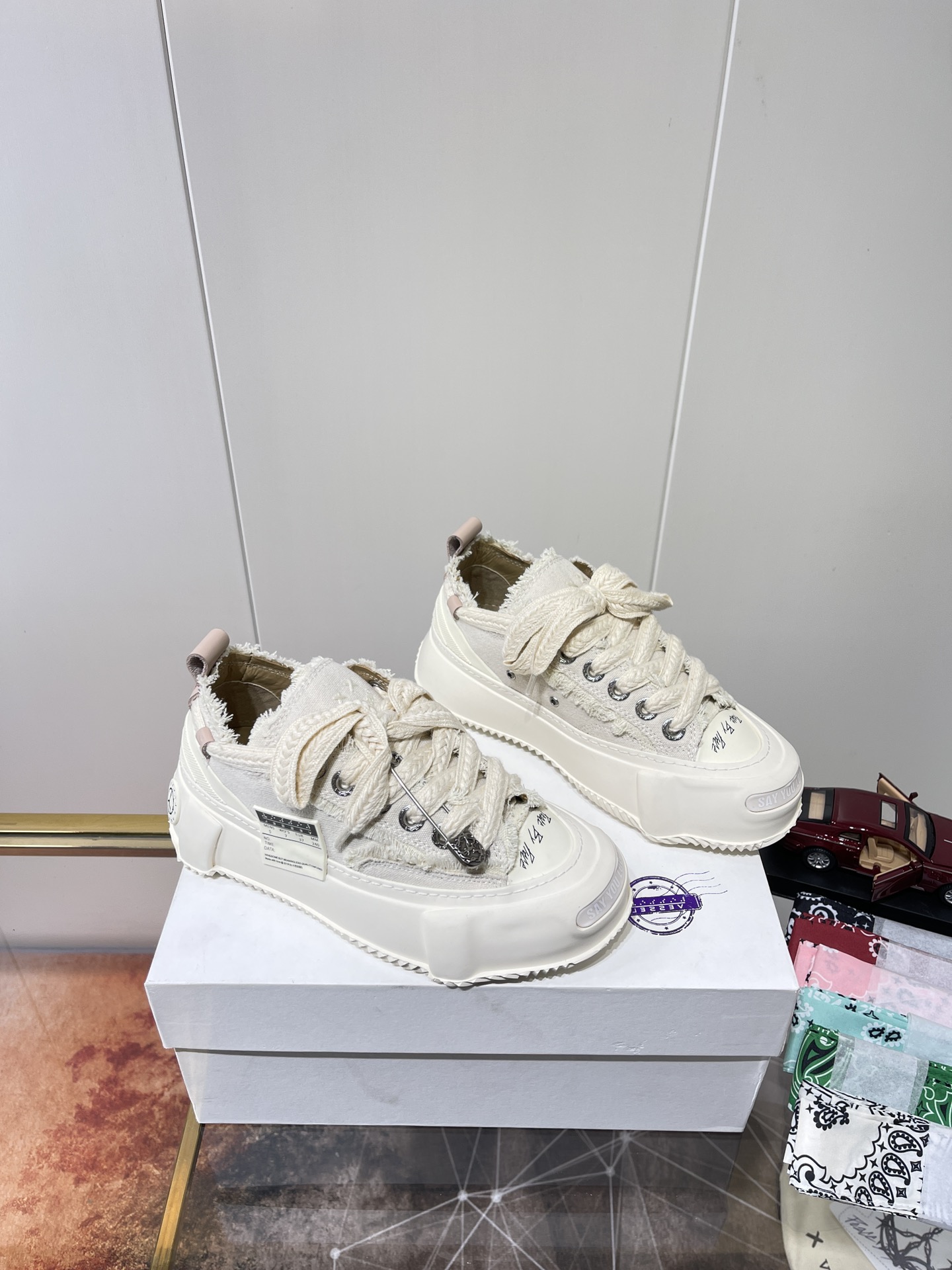 Xvesel-SmileRepublic Autumn 2022 Shoe Collection: Unique Design and High-Quality Materials - 图片 2