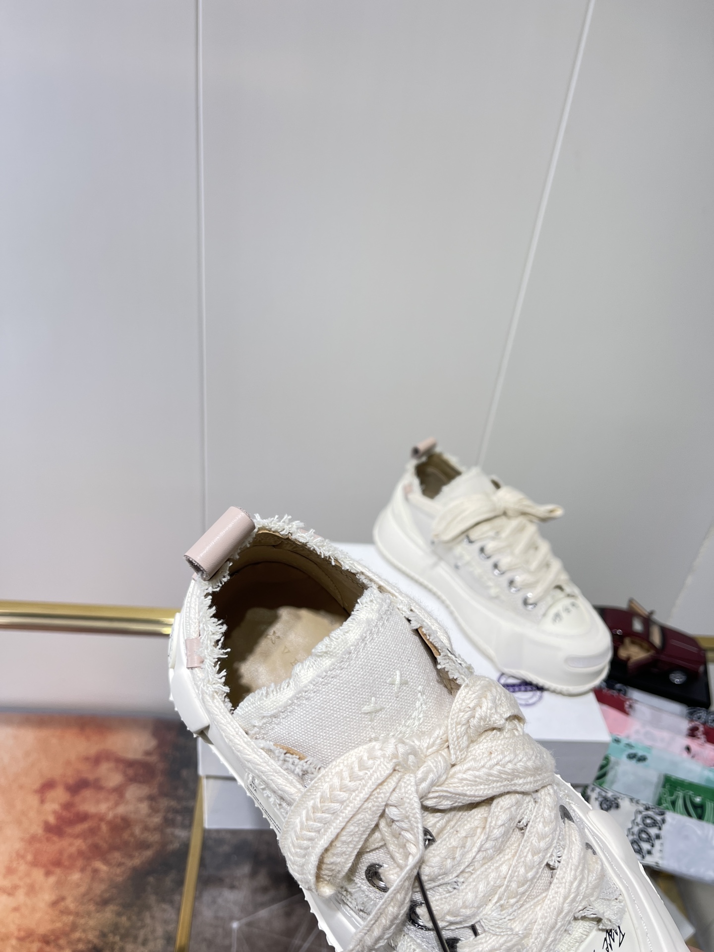 Xvesel-SmileRepublic Autumn 2022 Shoe Collection: Unique Design and High-Quality Materials - 图片 5