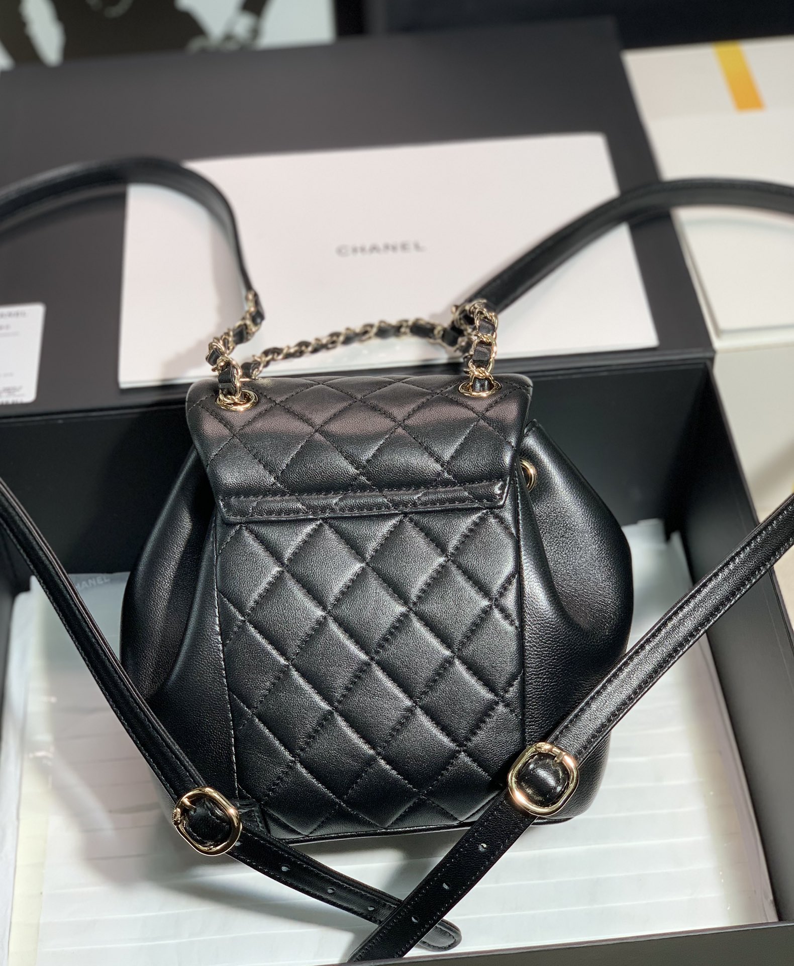 [Chanel Women