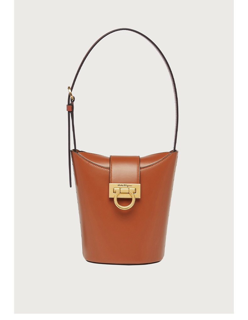 Ferragamo [Caramel official website picture] Small bucket bag