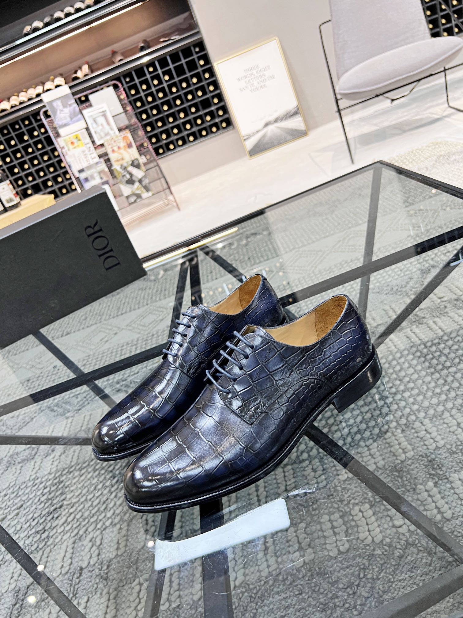 NO:274872,D Top Purchase Di Street Fried Street Men's God's genuine leather big sole leather shoes counters are available at the same time. Original configuration is imported from Italy, imported leather, fully imported water dyed leather lining pads, original sole special supply original sole super comfortable, original order goods, high quality, can enter and exit the counter at will, welcome to compare the counter synchronous number, 39-44 (can be ordered 38 45),,Leather soles19860909D 顶级代购 迪 炸街男神真皮大底皮鞋专柜同步发售原厂配置,意大利进口 皮,全进口水染 皮里垫,鞋底原厂特供原版底超级舒适,原厂跟单货  高品质,可随意进出专柜,欢迎对比专柜同步,码数39-44（可订38 45）,,Leather soles,Men's shoes