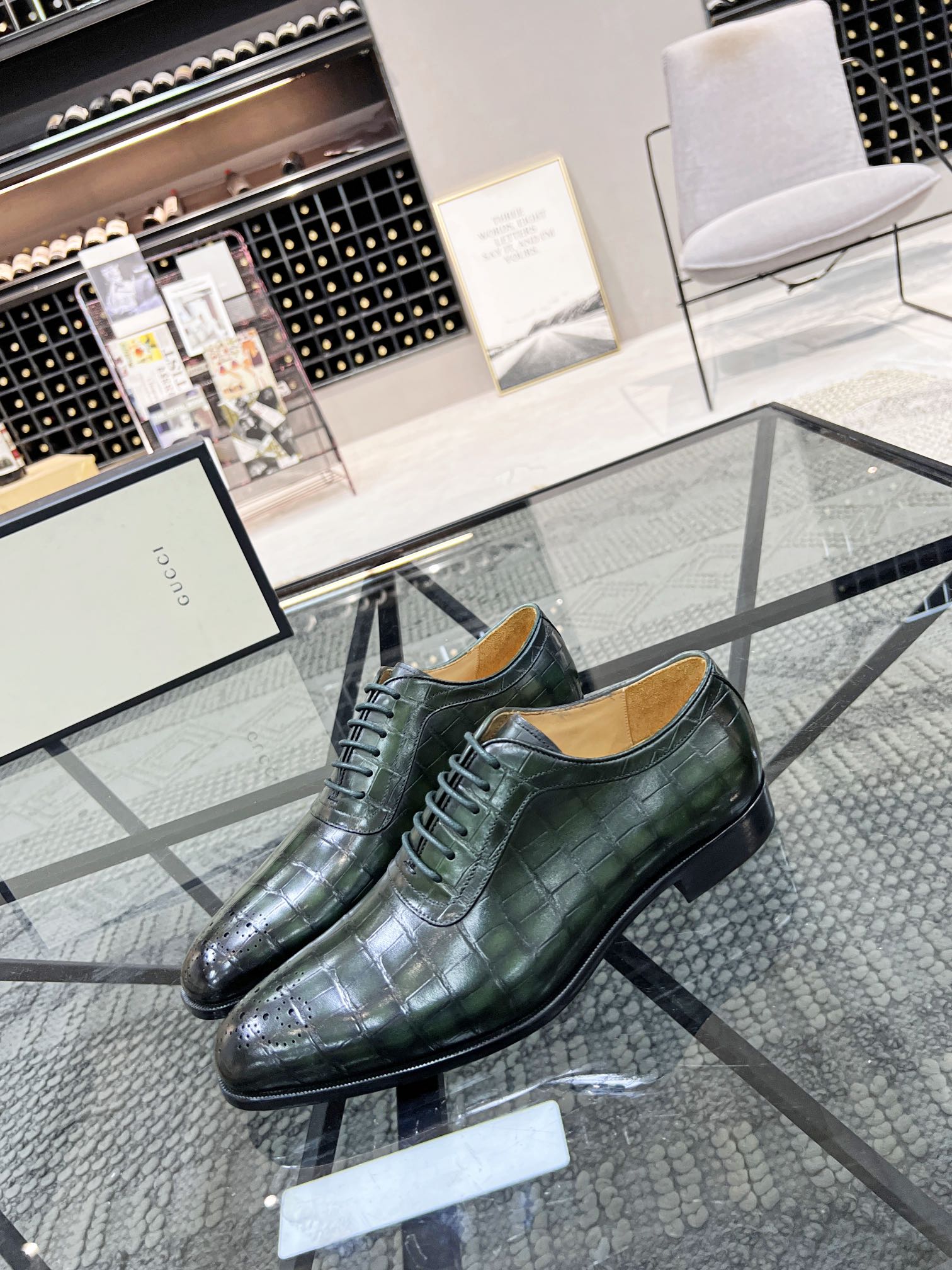 NO:589083,G Top Purchasing Agency for Ancient Street Genius Genuine Leather Outsole Leather Shoes for Sale at the Counter Simultaneously with Original Factory Configuration, Italian Imported Leather, Fully Imported Water-dyed Leather Insole, Original Factory Special Original Sole Super Comfortable, Original Factory High Quality, You Can Enter and Exit the Counter at Any Time, Welcome to Compare and Synchronize with the Counter, Code Number 39-44 (38 45 Available), Leather soles19860909G 顶级代购 古 炸街男神真皮大底皮鞋专柜同步发售原厂配置,意大利进口 皮,全进口水染 皮里垫,鞋底原厂特供原版底超级舒适,原厂跟单货  高品质,可随意进出专柜,欢迎对比专柜同步,码数39-44（可订38 45）,,Leather soles,Men's shoes