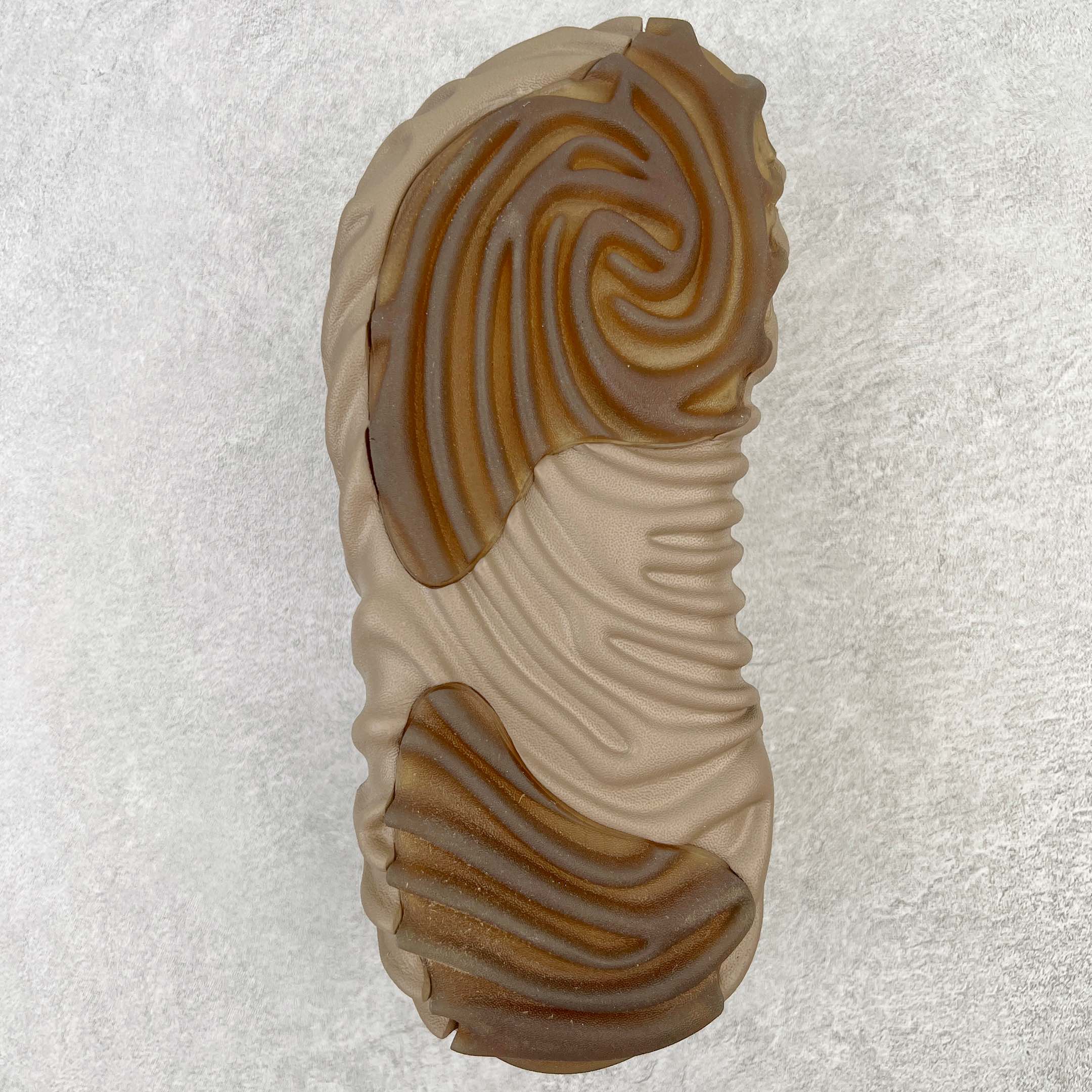 图片[9]-＃DG莞产 Salehe Bembury x Crocs Pollex Clog 卡骆驰指纹式脊骨系列夏日沙滩室内外穿搭休闲涉水洞洞鞋凉拖鞋 近年来随着Urban Outdoor的风潮持续延烧 凉鞋无疑成为了所有相关单品中最大的受益者之一 不仅在穿拖上相当方面 经挑选过后的特殊款式 还能同时兼具抗水的功能 而如果要同时兼顾到美观与时尚 那么绝对不可不提到由Salehe Bembury携手Crocs所推出的Pollex Clog了 日前艺术家 Salehe Bembury 与 Crocs 的合作再度迎来更新 在设计上更有别于Classic Clog slides的设计 改以较具有流线 同时仍兼顾抗水透湿机能性的全新样貌呈现 原厂代工追单品质 采用高工艺EVA一次爆炸鞋底模 组合防滑耐磨水晶橡胶片 后跟魔术贴调节绑带 拖鞋凉鞋随意切换 同步官方尺码：M4（36-37） M5（37-38）M6（38-39）M7（39-40）M8（41-42）M9（42-43）M10（43-44）M11（45-46）-选品中心