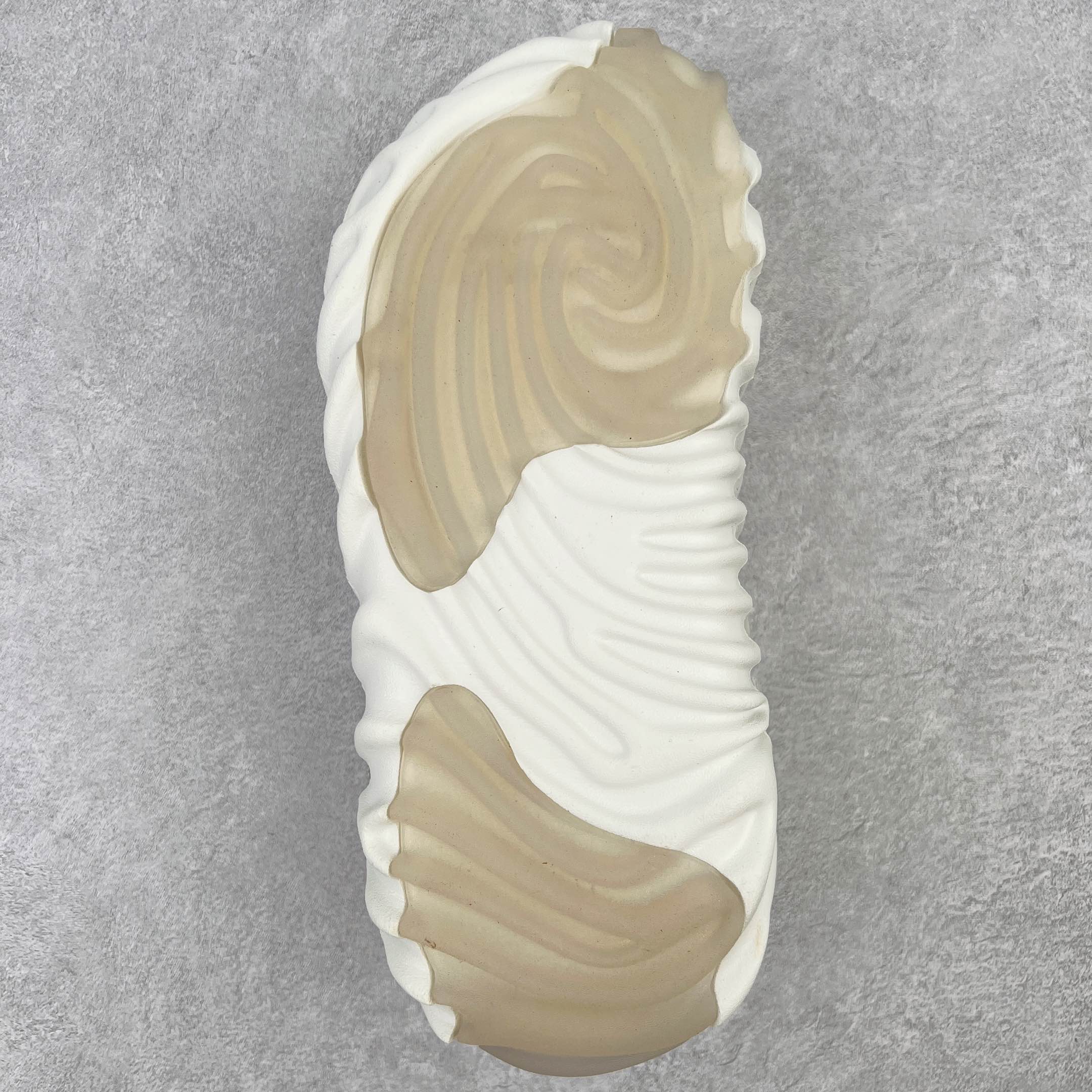 图片[9]-＃DG莞产 Salehe Bembury x Crocs Pollex Clog 卡骆驰指纹式脊骨系列夏日沙滩室内外穿搭休闲涉水洞洞鞋凉拖鞋 近年来随着Urban Outdoor的风潮持续延烧 凉鞋无疑成为了所有相关单品中最大的受益者之一 不仅在穿拖上相当方面 经挑选过后的特殊款式 还能同时兼具抗水的功能 而如果要同时兼顾到美观与时尚 那么绝对不可不提到由Salehe Bembury携手Crocs所推出的Pollex Clog了 日前艺术家 Salehe Bembury 与 Crocs 的合作再度迎来更新 在设计上更有别于Classic Clog slides的设计 改以较具有流线 同时仍兼顾抗水透湿机能性的全新样貌呈现 原厂代工追单品质 采用高工艺EVA一次爆炸鞋底模 组合防滑耐磨水晶橡胶片 后跟魔术贴调节绑带 拖鞋凉鞋随意切换 同步官方尺码：M4（36-37） M5（37-38）M6（38-39）M7（39-40）M8（41-42）M9（42-43）M10（43-44）M11（45-46）-选品中心