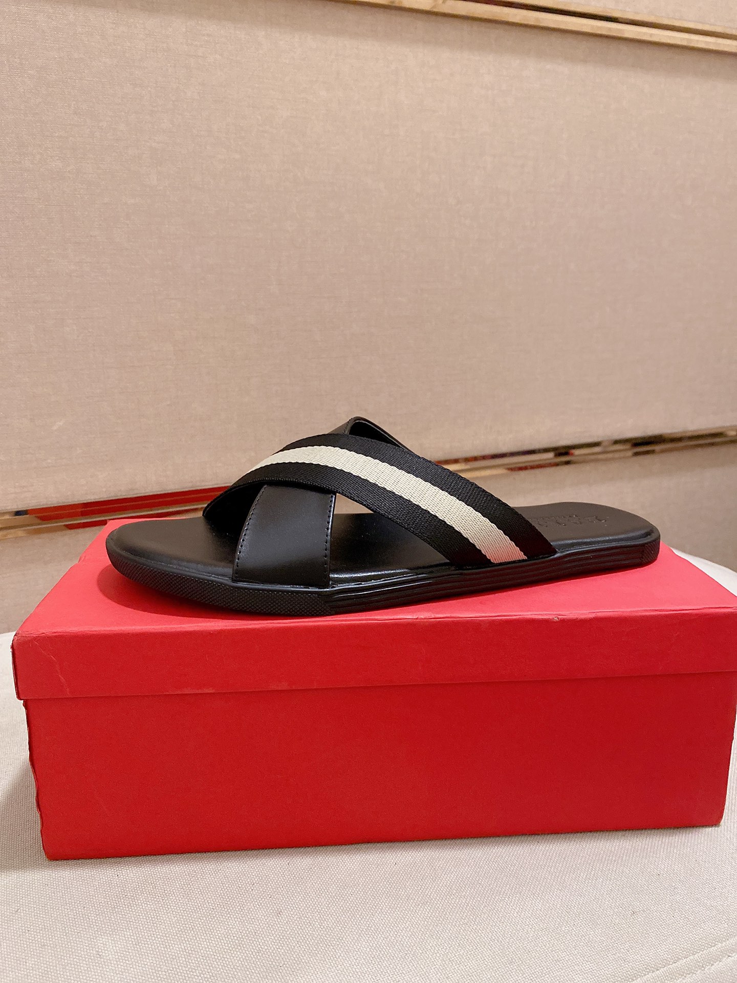 H0 Bally~巴利最新潮流凉拖上市 官网同款 专柜品质[强][强]精选头层小牛皮配巴利原版织带 休闲百搭款 做工精细 用料上层 现货鞋码38到45