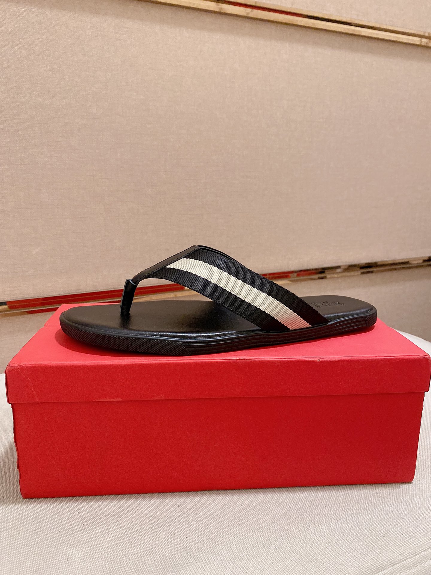 H0 Bally~巴利最新潮流凉拖上市 官网同款 专柜品质[强][强]精选头层小牛皮配巴利原版织带 休闲百搭款 做工精细 用料上层 现货鞋码38到45