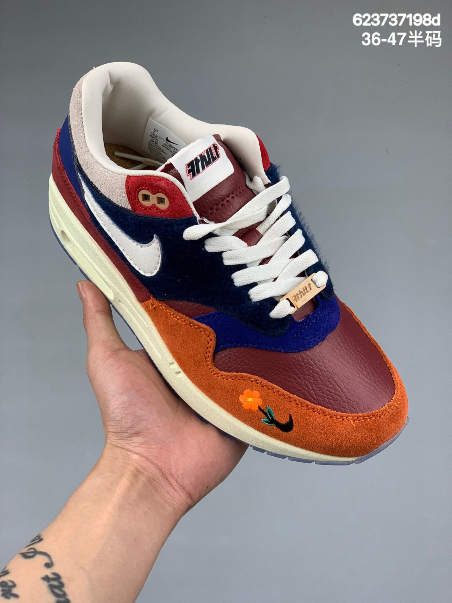 本地
公司级耐克Nike Air Max 1 OG 初代复古气垫百搭休闲运动慢跑鞋复古小气垫史上第一双可视气垫跑鞋 凭借着 Air max 气垫带来的舒适脚感和鞋面面料上的不断精进 才使得 Air max1在现如今都是复古慢跑鞋的首选 货号：DQ8475-800尺码：36 36.5 37.5 38 38.5 39 40 40.5 41 42 42.5 43 44 45 46 47
编码：623737198d