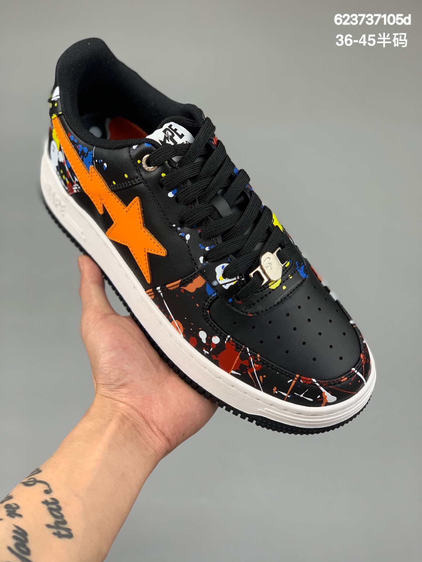 本地
公司级Bape Sta Low 人气单品
猿人头经典回归 全鞋包括内衬和鞋舌都是白色牛皮高规格用料，质感高级且耐脏。猿人头LOGO压印，金属猿人头鞋带扣，尽显Bape的设计诚意，Ortholite缓震材质脚感舒适耐穿，区别市面虚高版本最强性价比   
尺码:36 36.5 37.5 38 38.5 39 40 40.5 41 42 42.5 43 44 45
编码：623737105d