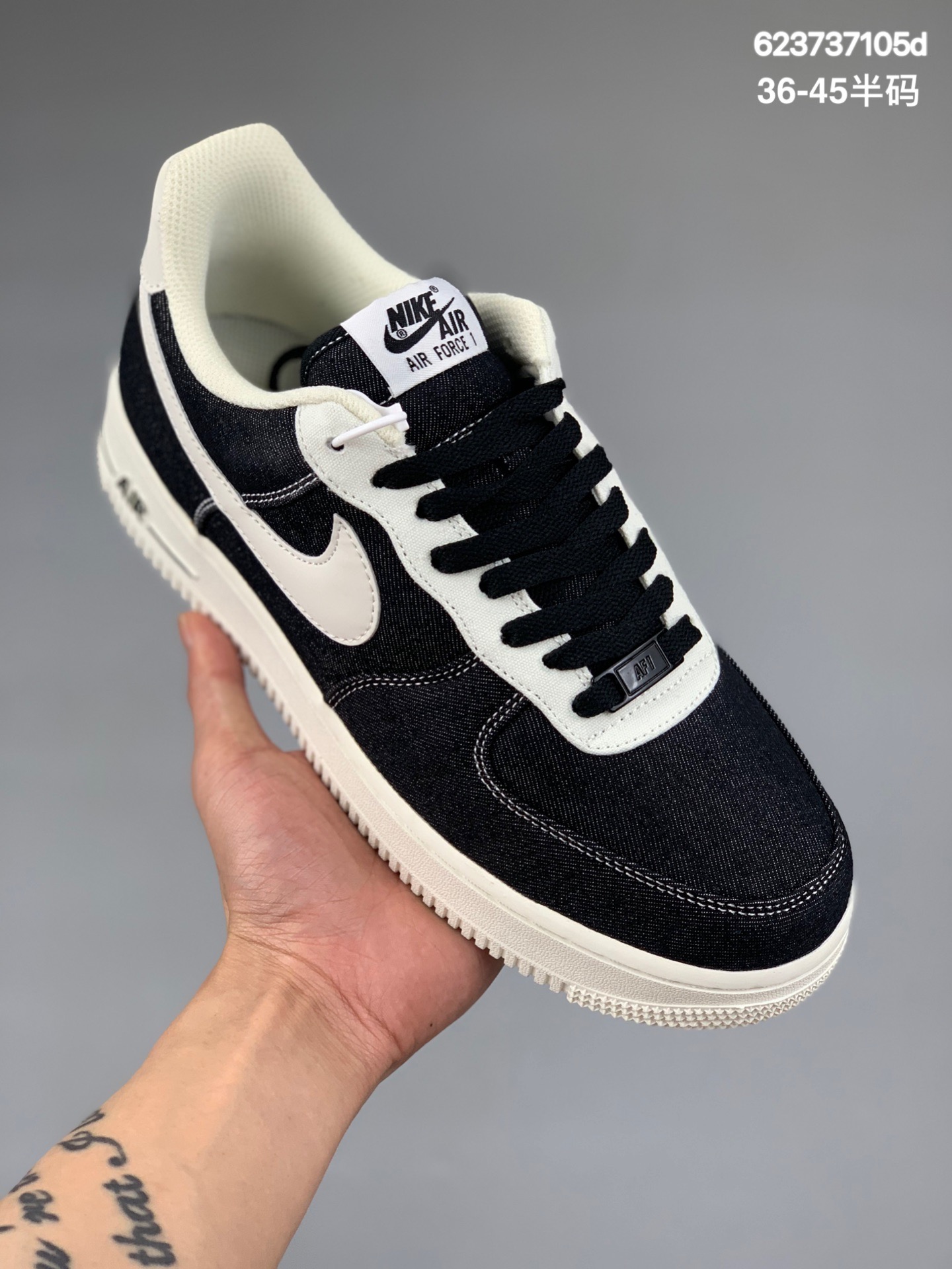 
公司级Bape Sta Low 人气单品
猿人头经典回归 全鞋包括内衬和鞋舌都是白色牛皮高规格用料，质感高级且耐脏。猿人头LOGO压印，金属猿人头鞋带扣，尽显Bape的设计诚意，Ortholite缓震材质脚感舒适耐穿，区别市面虚高版本最强性价比   
尺码:36 36.5 37.5 38 38.5 39 40 40.5 41 42 42.5 43 44 45
编码：623737105d