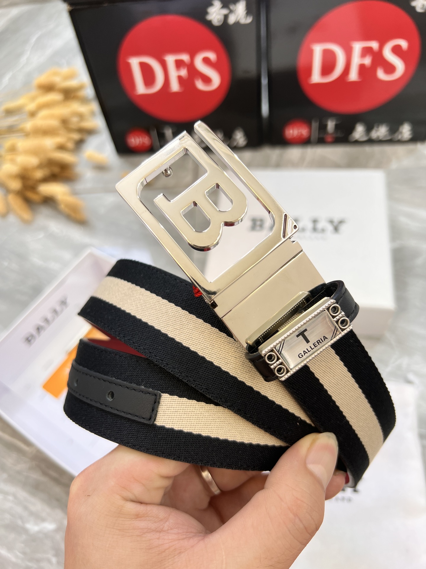 360度 旋转B渐色五金 电镀抛光工艺 双面使用 巴利皮带-莆田鞋,莆田鞋货源,高仿鞋,高仿鞋货源,安福档口,莆田高仿鞋,莆田鞋批发,高仿鞋批发,莆田高仿运动鞋,高仿运动鞋,莆田运动鞋 360度 旋转B渐色五金 电镀抛光工艺 双面使用 巴利皮带