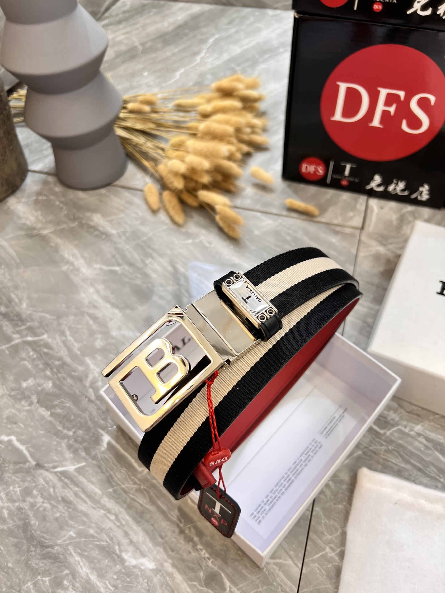 360度 旋转B渐色五金 电镀抛光工艺 双面使用 巴利皮带-莆田鞋,莆田鞋货源,高仿鞋,高仿鞋货源,安福档口,莆田高仿鞋,莆田鞋批发,高仿鞋批发,莆田高仿运动鞋,高仿运动鞋,莆田运动鞋 360度 旋转B渐色五金 电镀抛光工艺 双面使用 巴利皮带