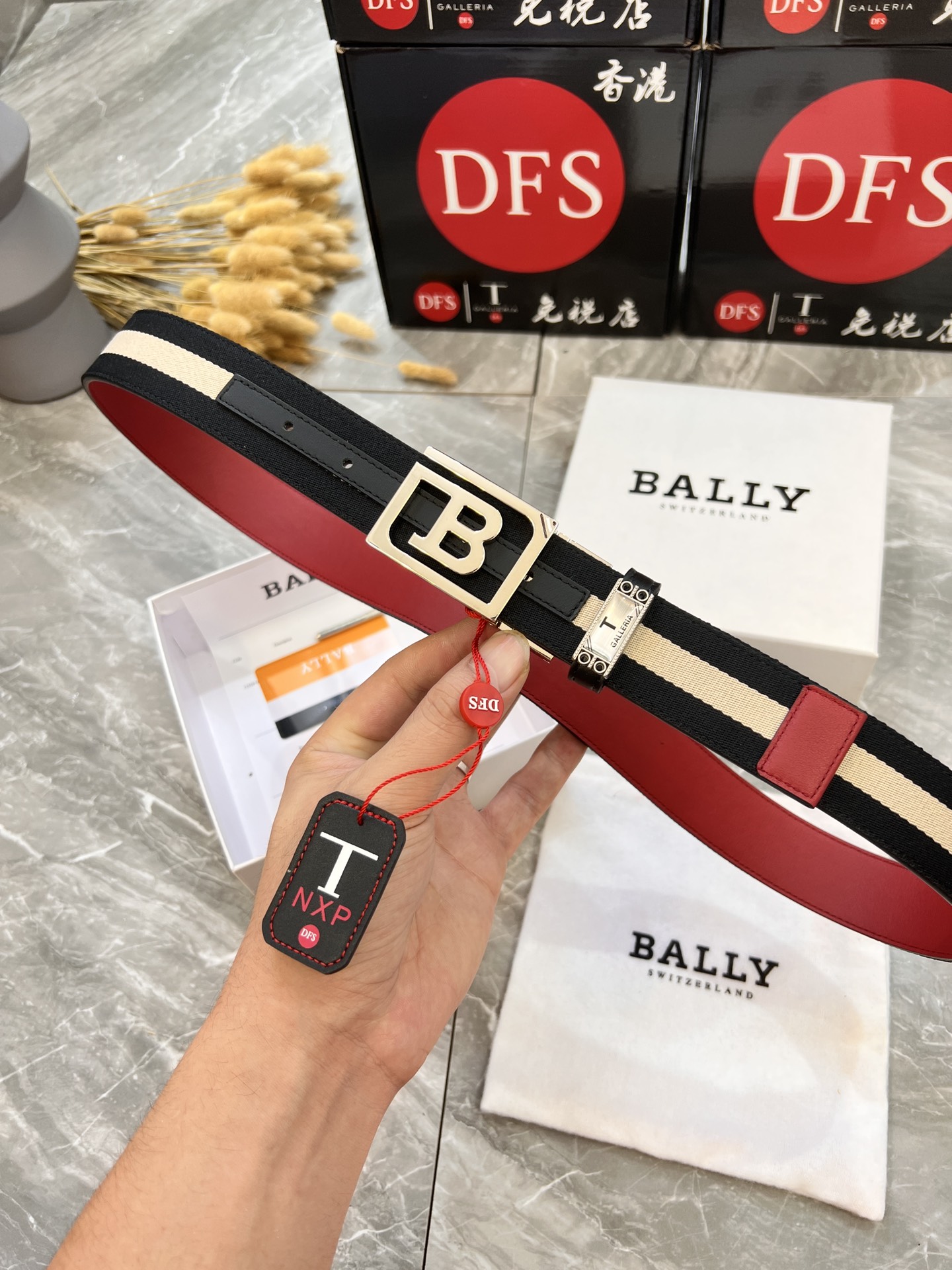 360度 旋转B渐色五金 电镀抛光工艺 双面使用 巴利皮带 360度 旋转B渐色五金 电镀抛光工艺 双面使用 巴利皮带