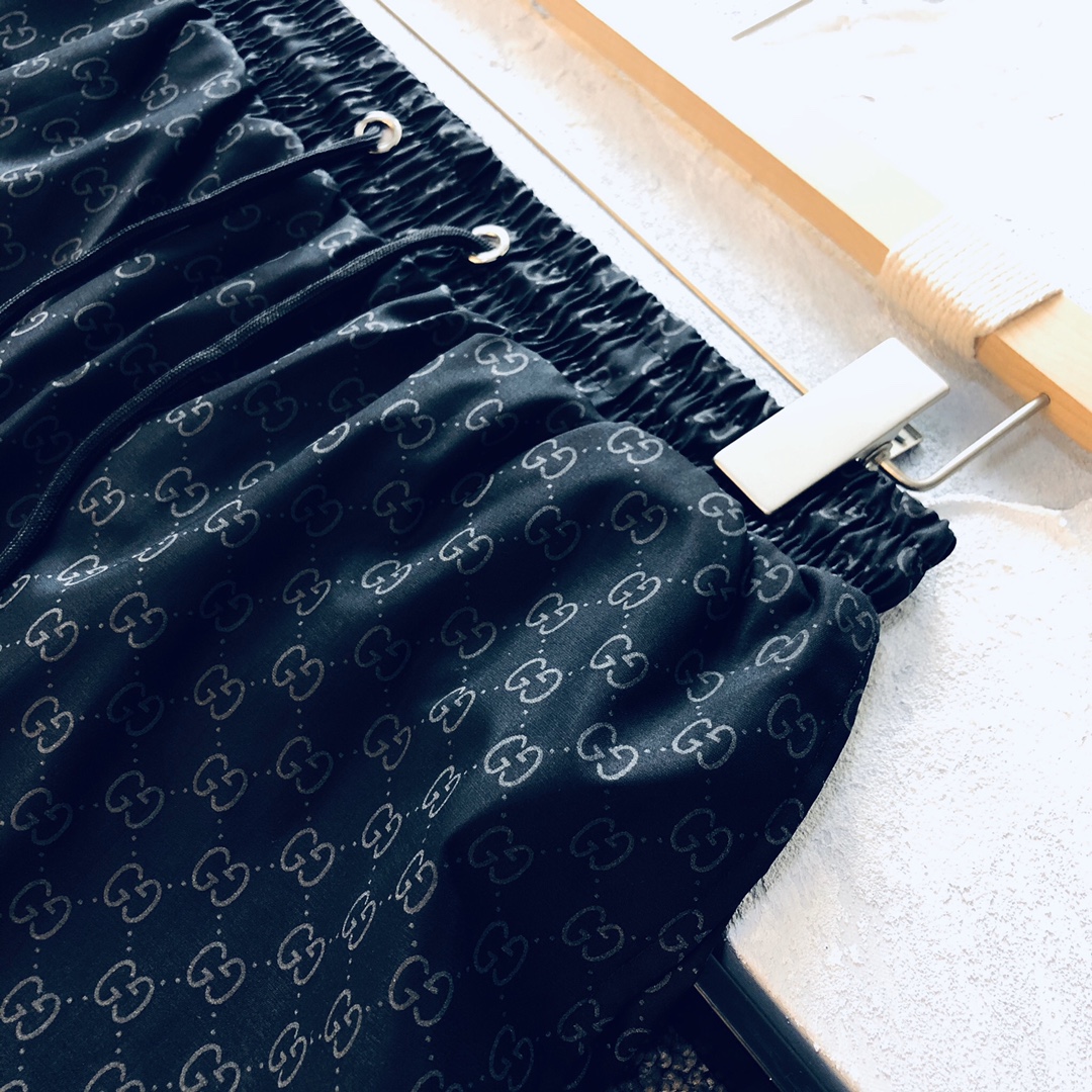 ！  原单货 情侣款🔥古奇 Gucci* 春夏新品短裤 专柜同步有售，五金带Logo，时尚休闲裤 速干裤