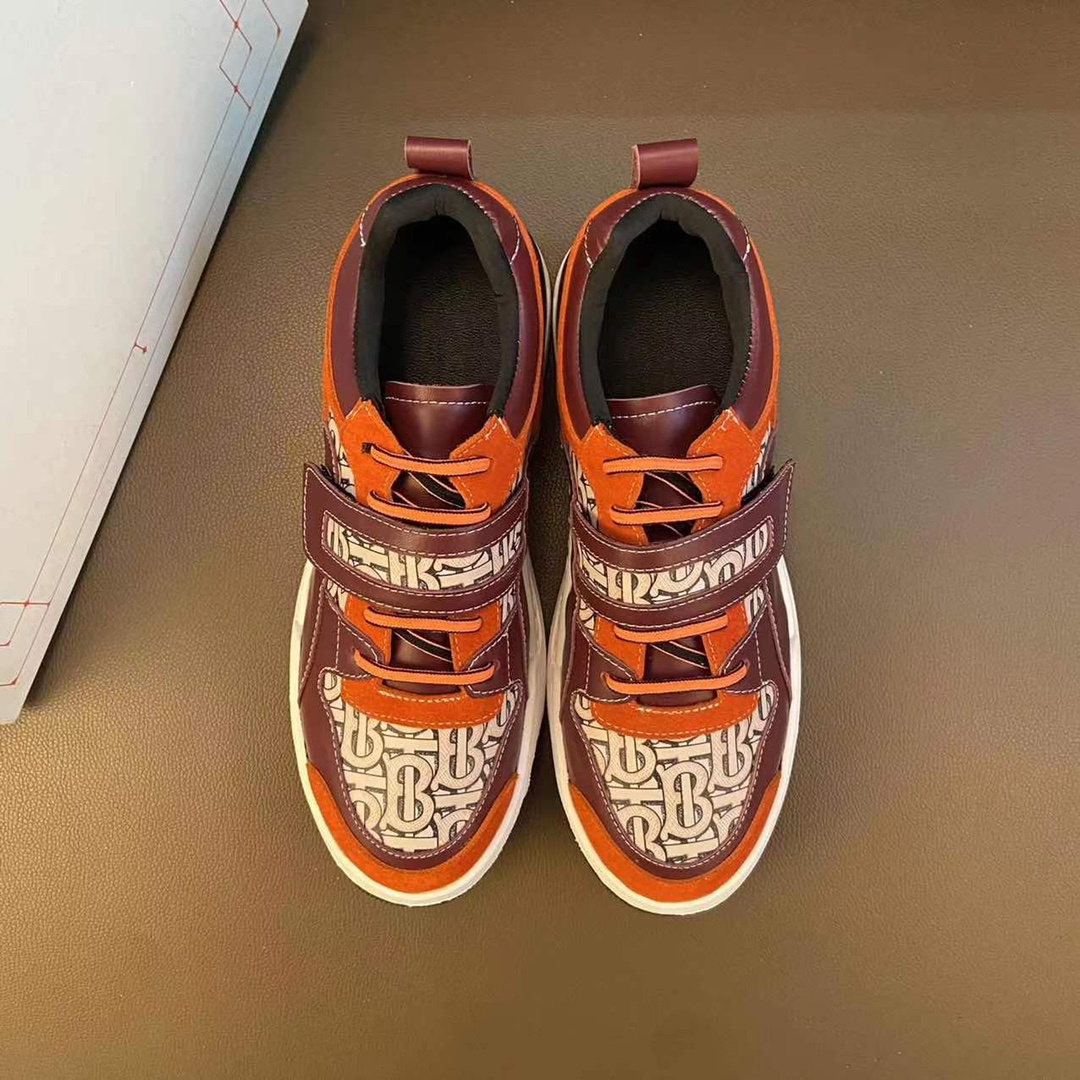 I0  高品质😍 欧美大师设计简洁高档大气，专柜品质值得信赖，面料进口顶级牛皮 。😍 羊皮内里🐑 做工精细，专柜原版大底，上脚舒适百搭，潮男乐福专属定制，小 麦昆 Alexander McQueen  适合司机户外行车🚗 休闲鞋系列之首 男鞋