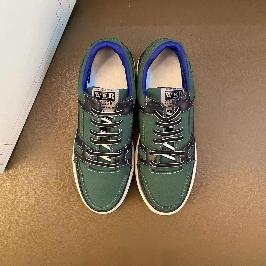 I0  高品质😍 欧美大师设计简洁高档大气，专柜品质值得信赖，面料进口顶级牛皮 。😍 羊皮内里🐑 做工精细，专柜原版大底，上脚舒适百搭，潮男乐福专属定制，小 麦昆 Alexander McQueen  适合司机户外行车🚗 休闲鞋系列之首 男鞋