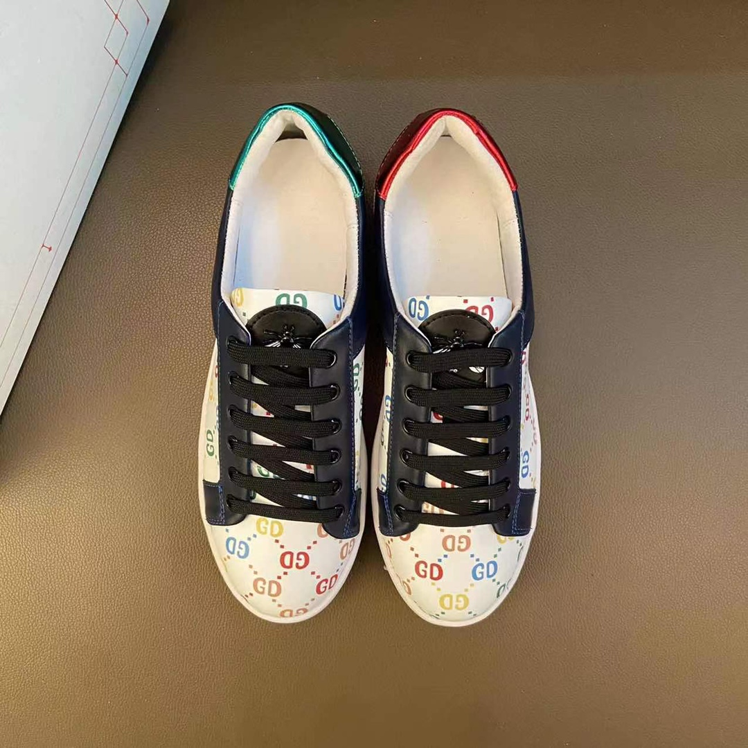 I0  高品质😍 欧美大师设计简洁高档大气，专柜品质值得信赖，面料进口顶级牛皮 。😍 羊皮内里🐑 做工精细，专柜原版大底，上脚舒适百搭，潮男乐福专属定制，小 麦昆 Alexander McQueen  适合司机户外行车🚗 休闲鞋系列之首 男鞋