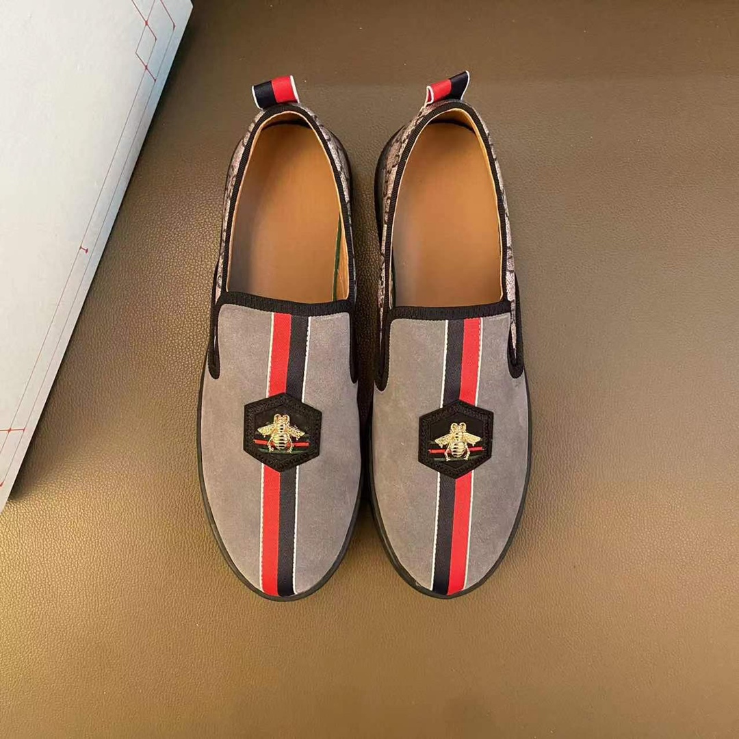 I0  高品质😍 欧美大师设计简洁高档大气，专柜品质值得信赖，面料进口顶级牛皮 。😍 羊皮内里🐑 做工精细，专柜原版大底，上脚舒适百搭，潮男乐福专属定制，小 麦昆 Alexander McQueen  适合司机户外行车🚗 休闲鞋系列之首 男鞋