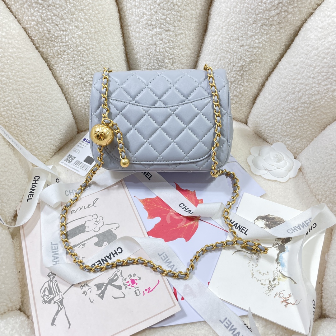 Chanel Style Grey Shoulder Bag style reference detail image 2 from source 776577