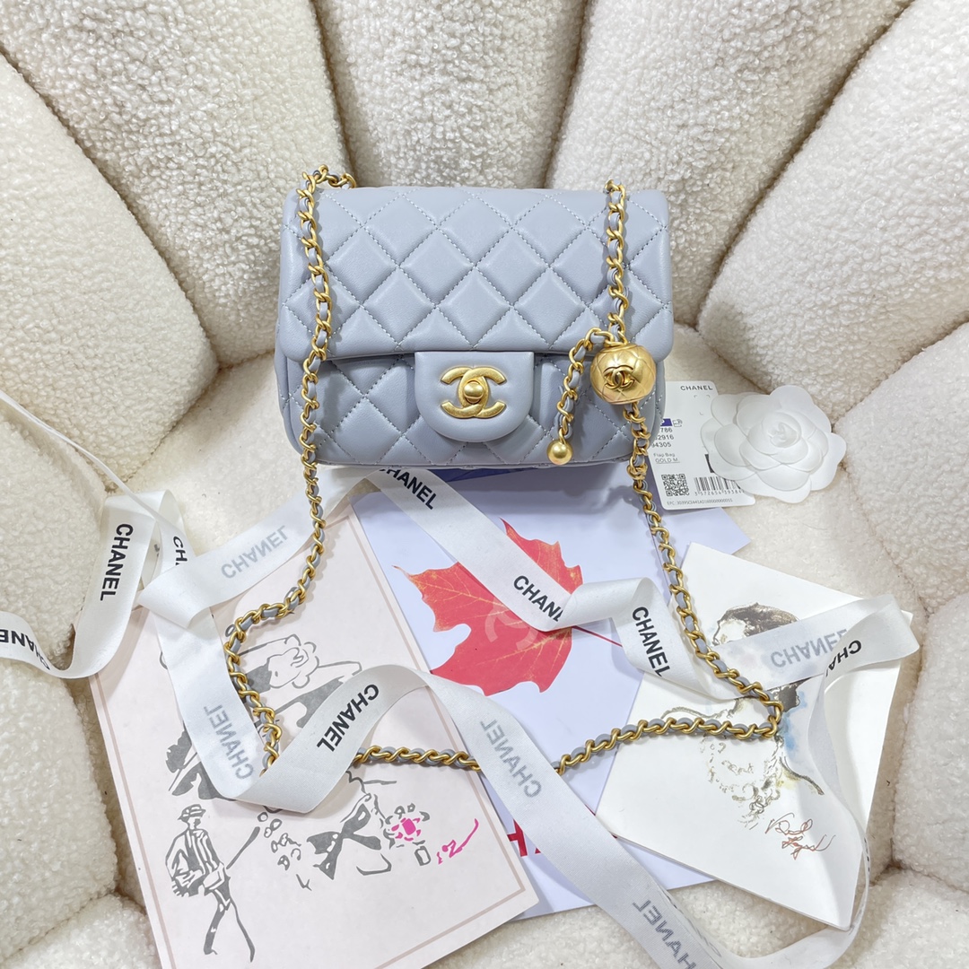 Chanel Style Grey Shoulder Bag style reference detail image 1 from source 776577