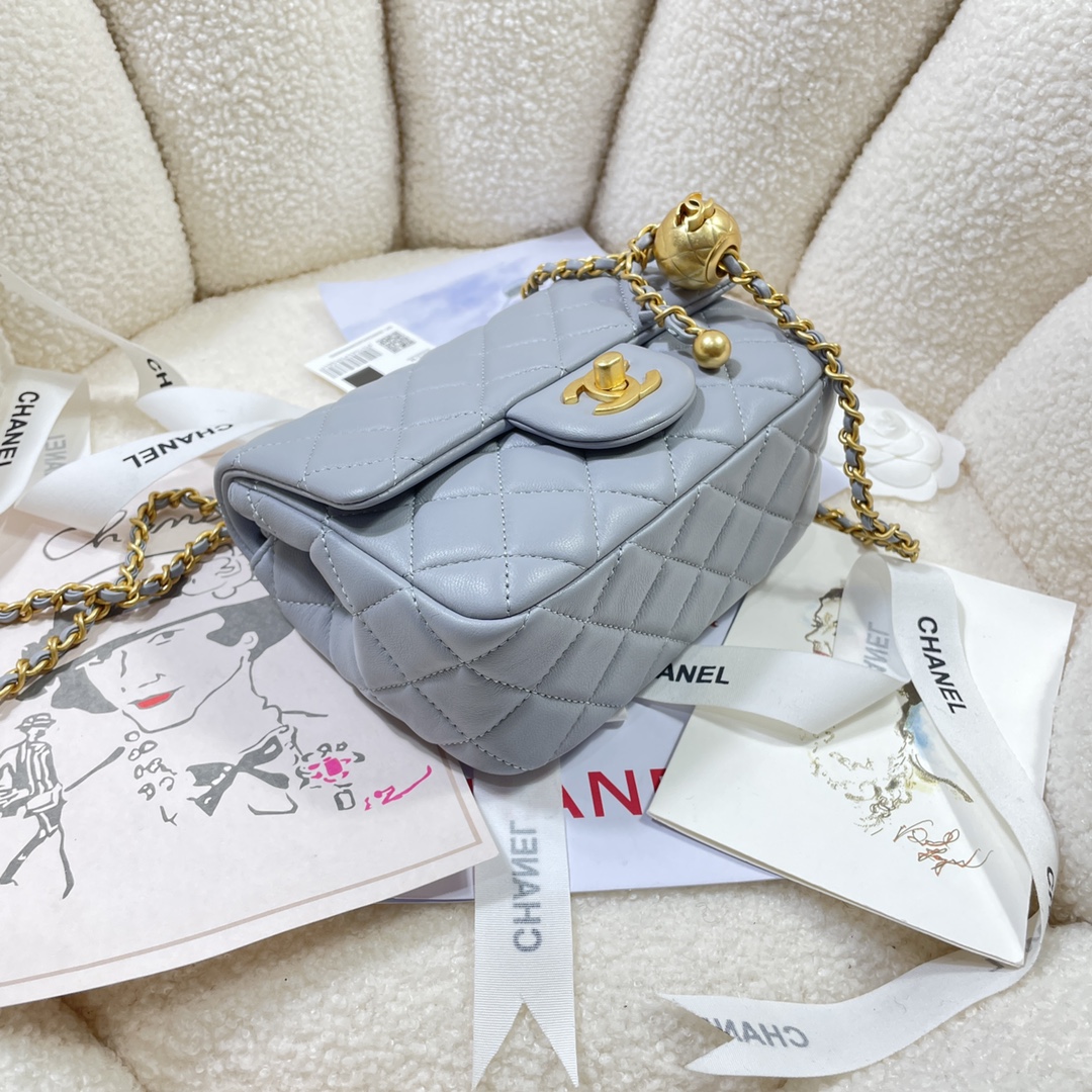 Chanel Style Grey Shoulder Bag style reference detail image 4 from source 776577
