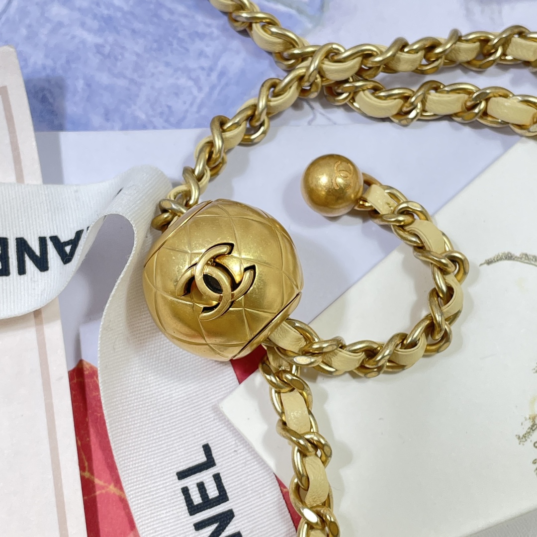 Chanel Style Shoulder Bag style reference detail image 6 from source 776578