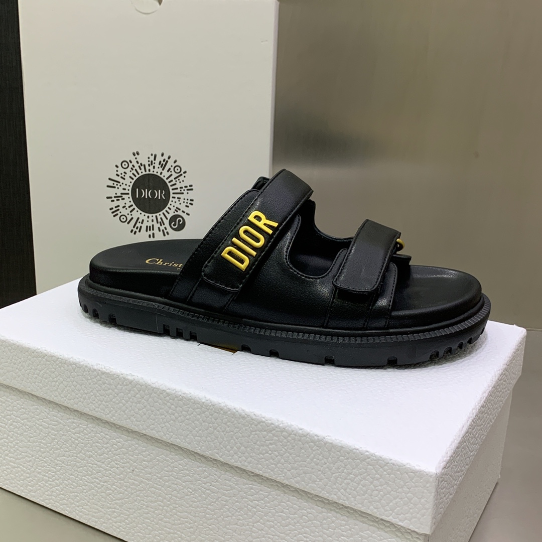 💰💰190💰💰 女鞋工厂
迪奥 Dior 2022春夏新款 Act 磨术贴厚底休闲女鞋 CD字母logo五金扣露趾拖鞋 明星同款平底圆头复古沙滩鞋 市场顶级版本
材质:鞋面进口小牛皮/进口金属牛皮+牛皮垫脚+水染羊皮内里+原版开模T💰💰U大底
Size:34-41(34.40.41定制不退换)