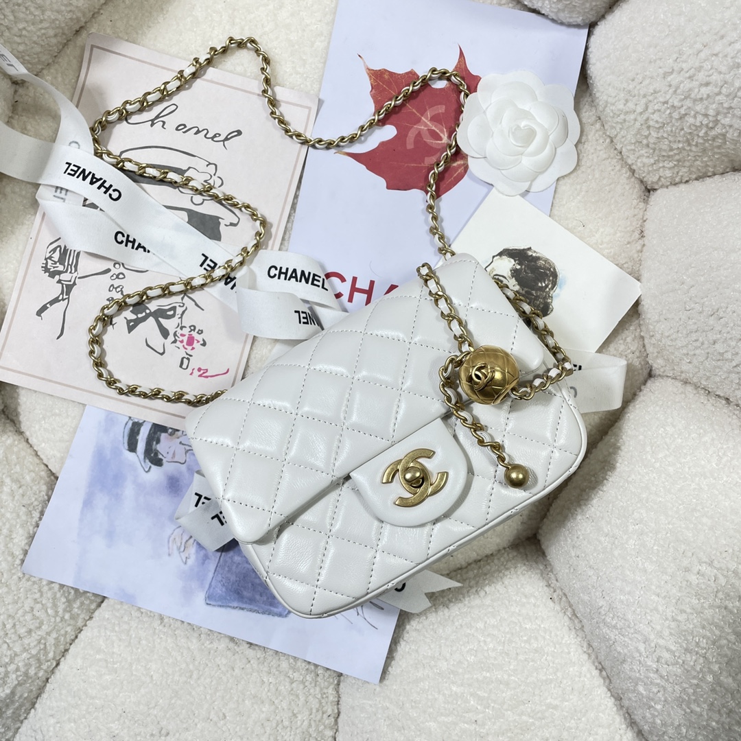 Chanel Style White Shoulder Bag style reference detail image 5 from source 776580