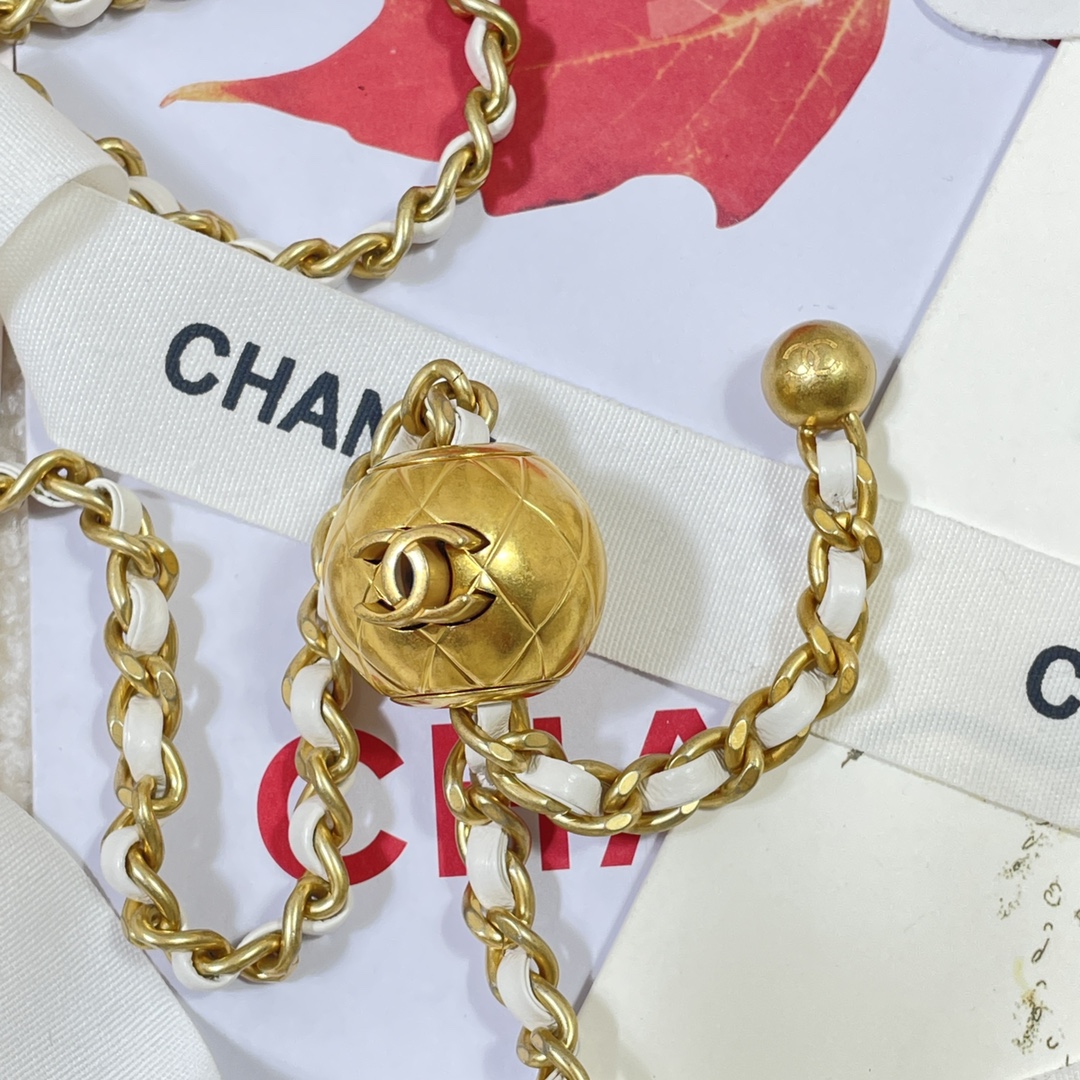 Chanel Style White Shoulder Bag style reference detail image 7 from source 776580