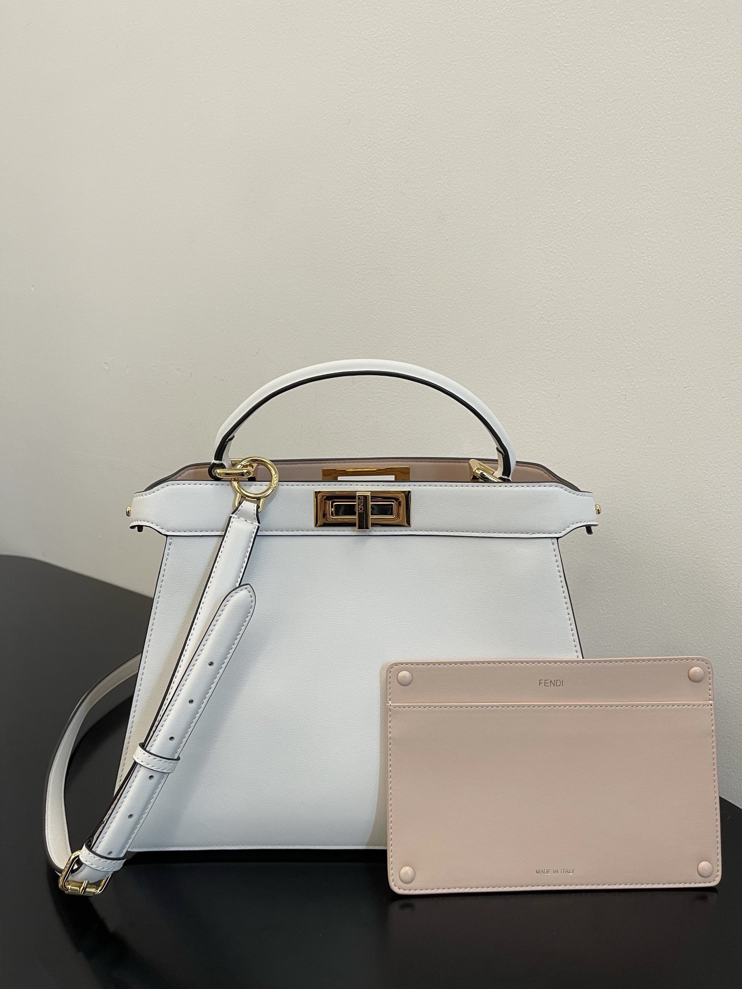 Fendi Duty-free genuine calfskin. [With full counter packaging]