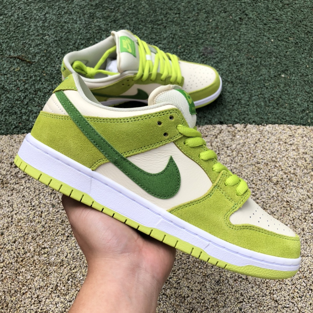 Dunk青苹果 s2纯原版‼️
尺码：36-46特价😇
纯原版⚡️Nike SB Dunk Low 白绿