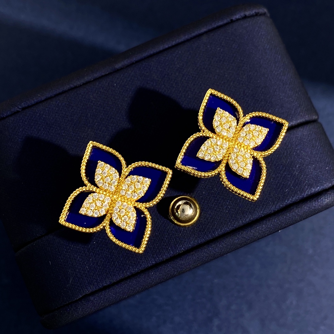 Pendientes Van Cleef Arpels Constantin Four Leaf Flower Oro amarillo con pavé de diamantes transparentes disponibles con incrustaciones de nácar malaquita u ónix de 15 mm de diámetro