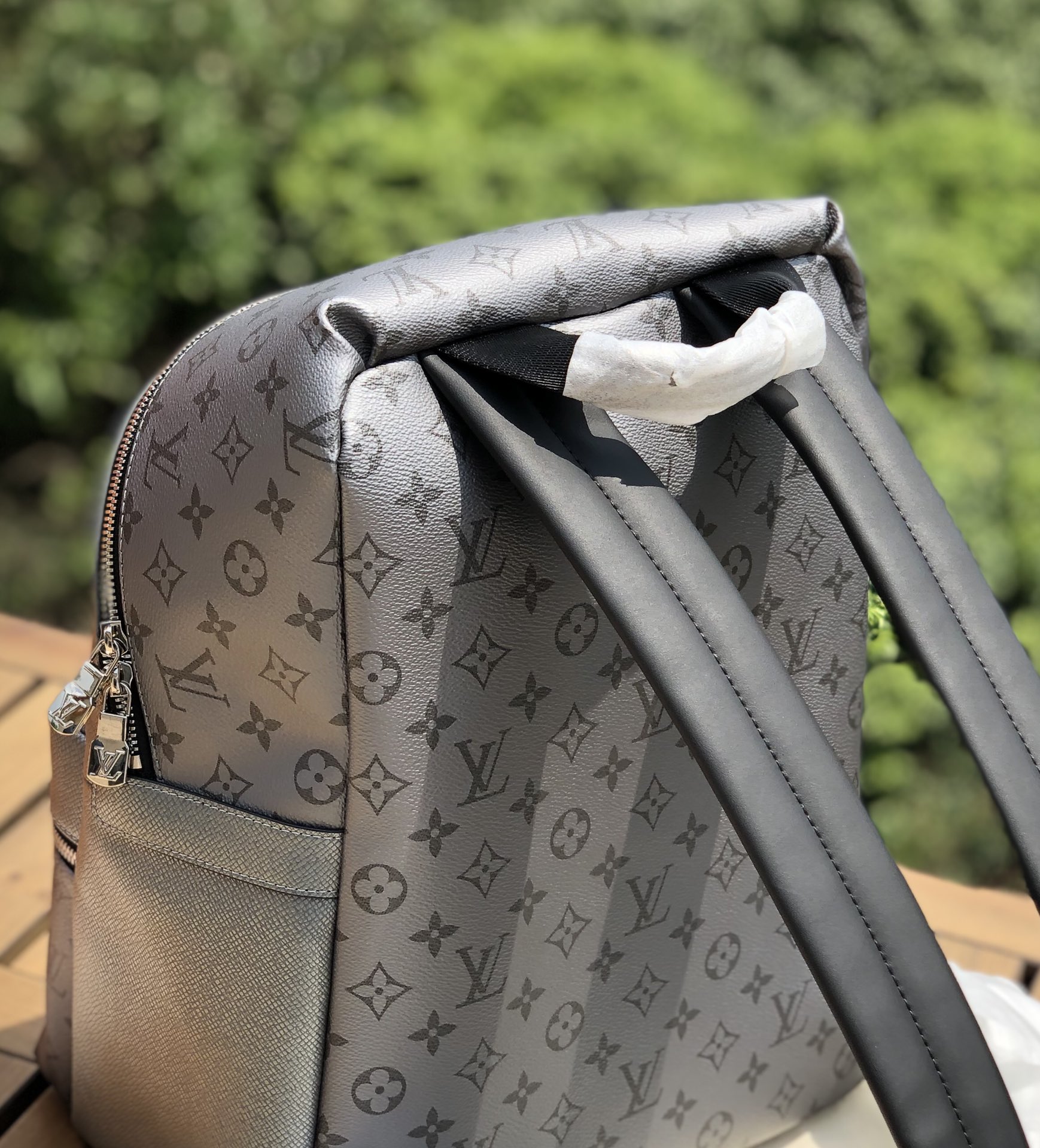 🌼 m30835尺寸37×40×20Lv男士双肩包，海外渠道正货，Discovery 系列小号双肩包，S