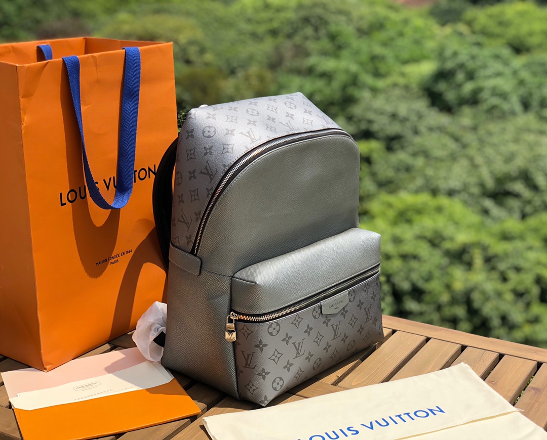 🌼 m30835尺寸37×40×20Lv男士双肩包，海外渠道正货，Discovery 系列小号双肩包，S