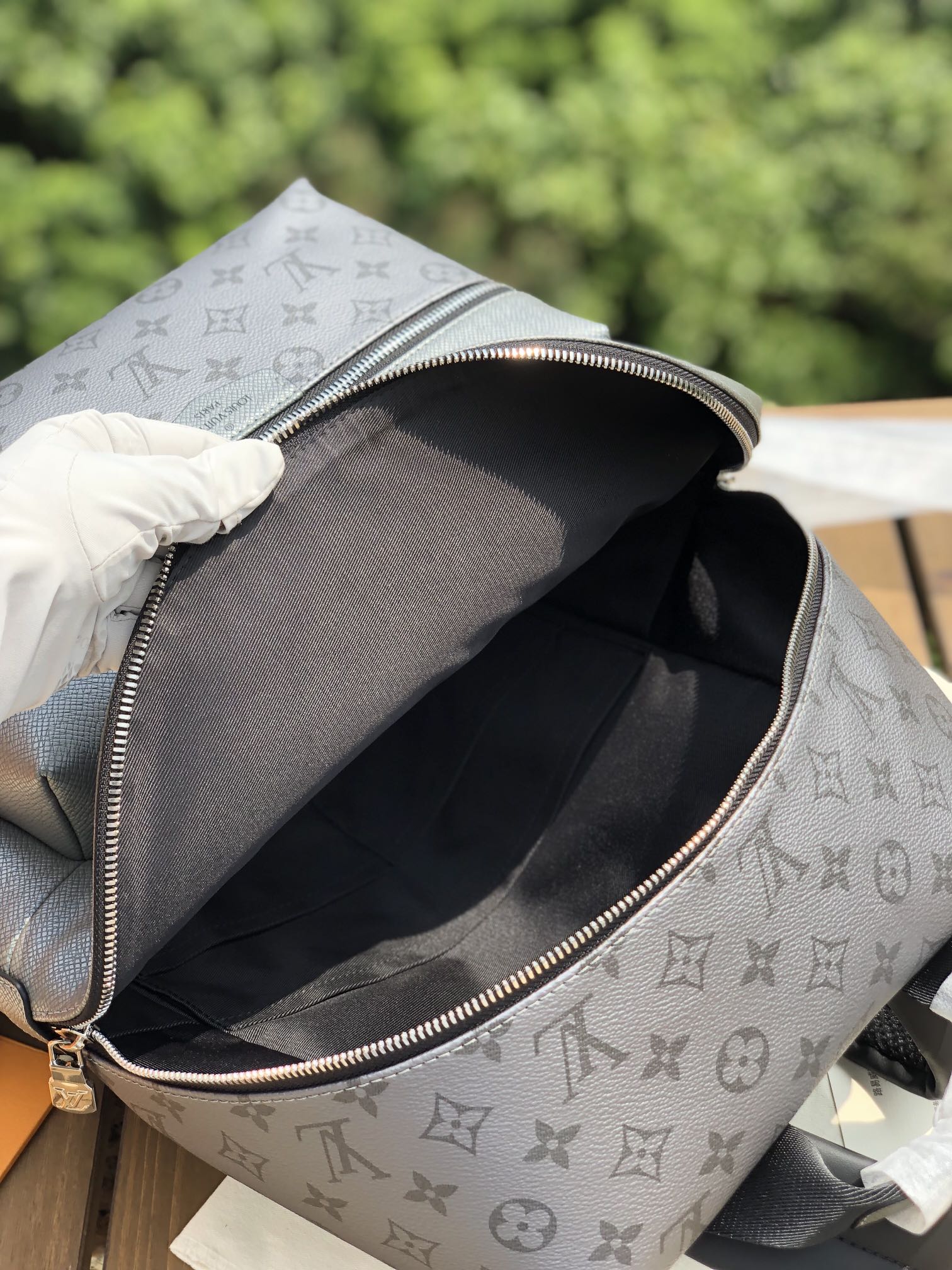 🌼 m30835尺寸37×40×20Lv男士双肩包，海外渠道正货，Discovery 系列小号双肩包，S