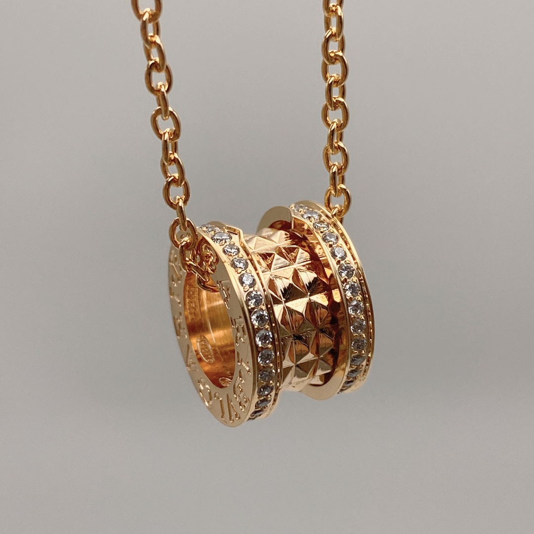 NO:379670,BVLGARI Bulgari spot. It’s super beautiful in real things and is very special when worn. It doesn’t pick the combination. It can be matched with sweet temperament or cool dressing style. It’s super beautiful!  Girls like this exquisite and low-key luxury!  Extremely cost-effective, fine jewelry, bottega veneta, bvlgari, bvlgari19860909BVLGARI 宝格丽现货 实物超美、戴起来很特别 不挑搭配 无论是甜美气质还是穿酷酷的穿衣风格都能搭 超级美！女孩子就喜欢这种精致又低调的奢华！性价比超高,饰品精品,bottega veneta,bvlgari,bvlgari,Jewelry
